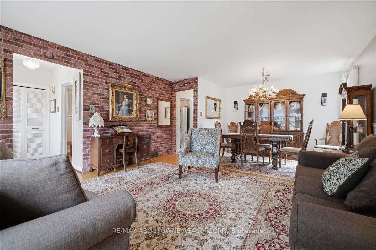 Photo 10 of 343 Duncombe Drive, Burlington, Appleby — HOMEH