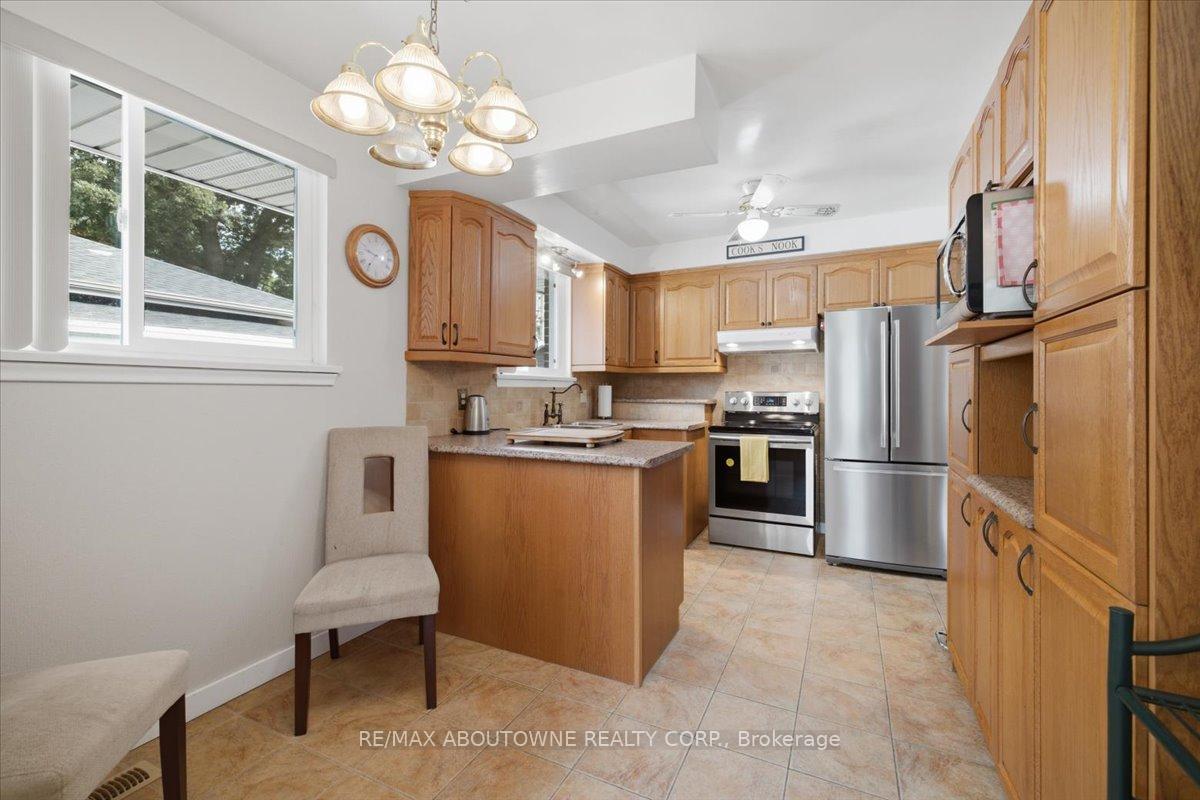 Photo 13 of 343 Duncombe Drive, Burlington, Appleby — HOMEH