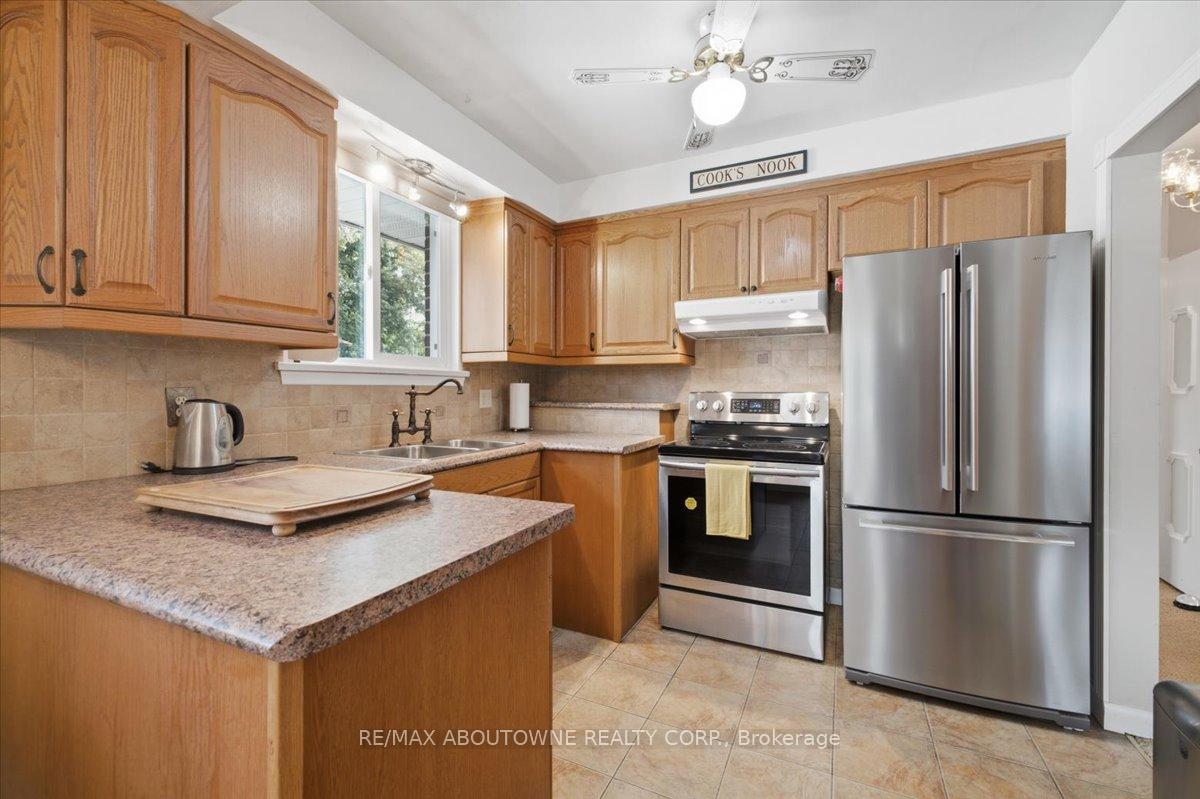 Photo 14 of 343 Duncombe Drive, Burlington, Appleby — HOMEH