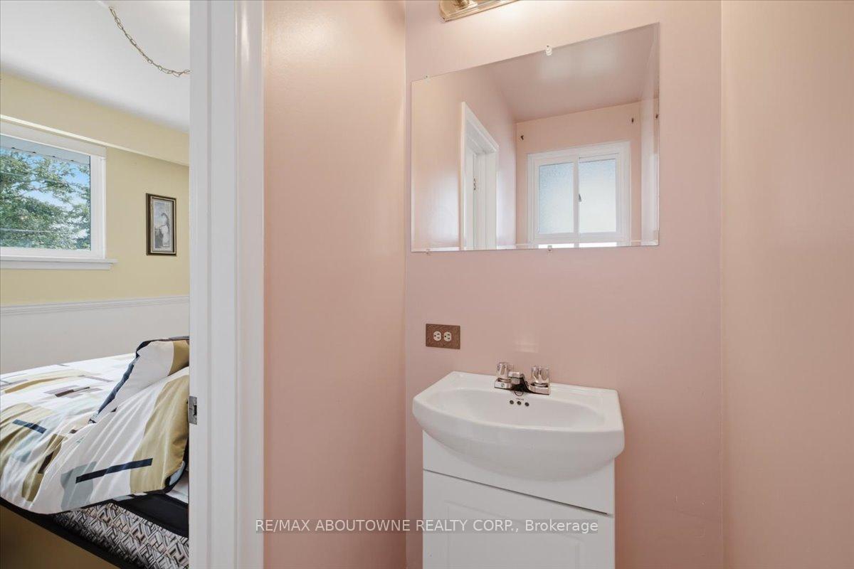 Photo 19 of 343 Duncombe Drive, Burlington, Appleby — HOMEH