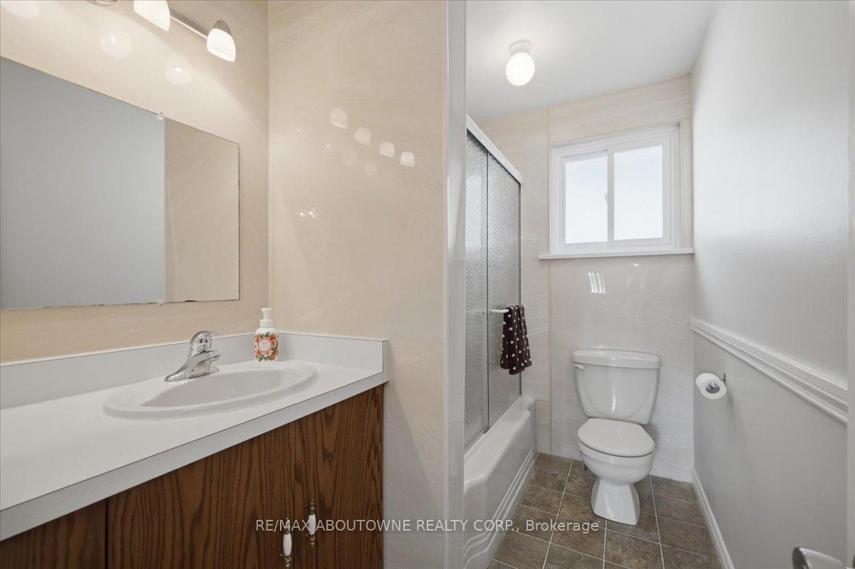Photo 26 of 343 Duncombe Drive, Burlington, Appleby — HOMEH