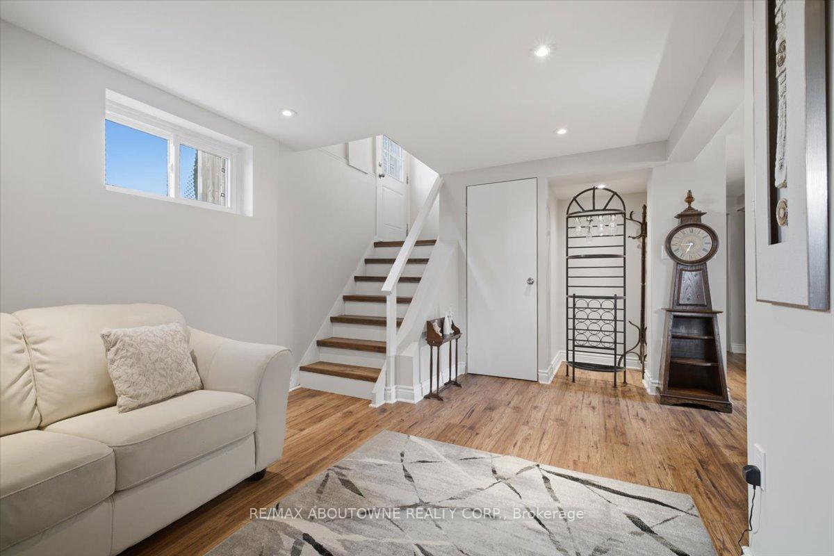 Photo 27 of 343 Duncombe Drive, Burlington, Appleby — HOMEH