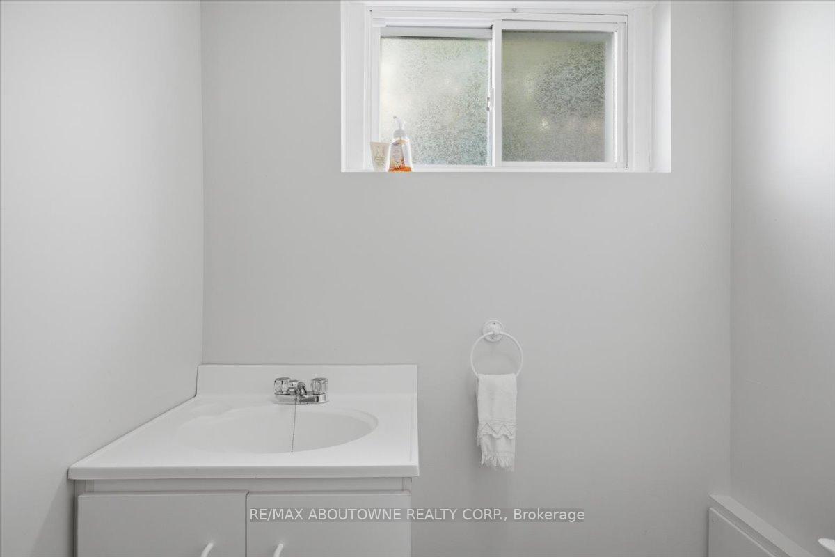 Photo 32 of 343 Duncombe Drive, Burlington, Appleby — HOMEH