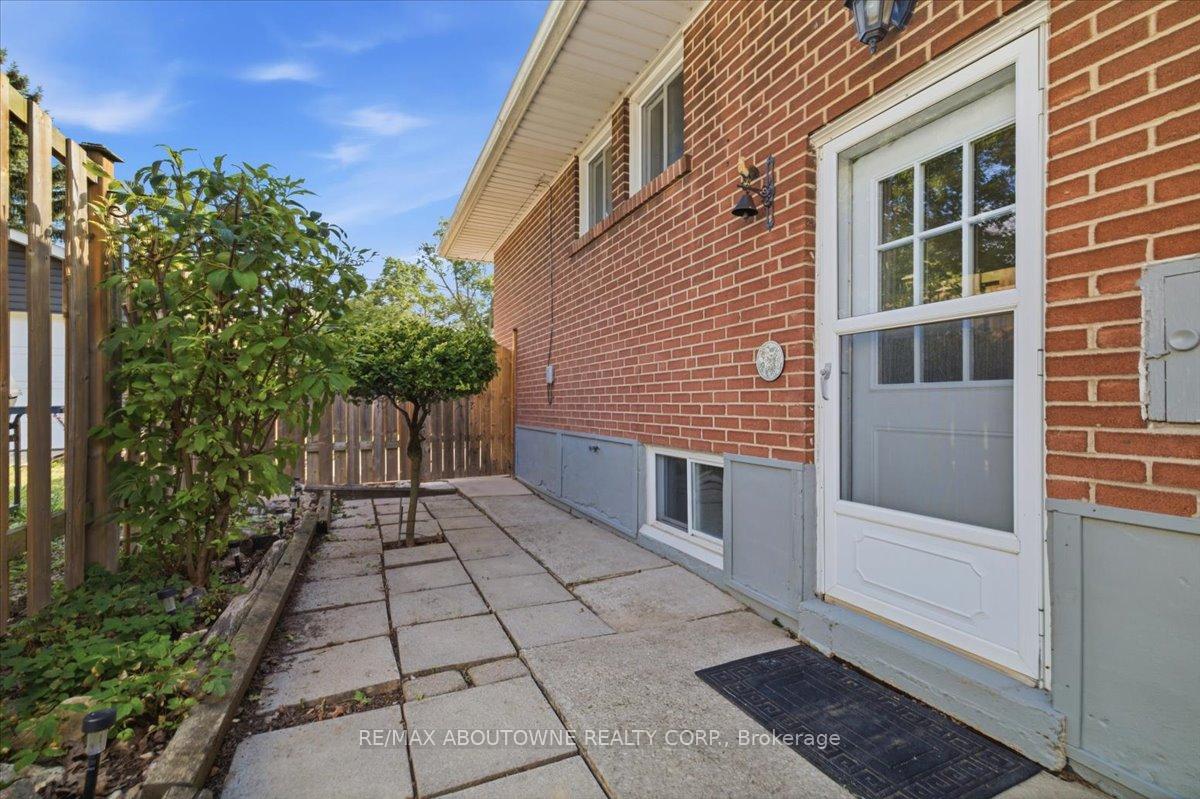 Photo 36 of 343 Duncombe Drive, Burlington, Appleby — HOMEH