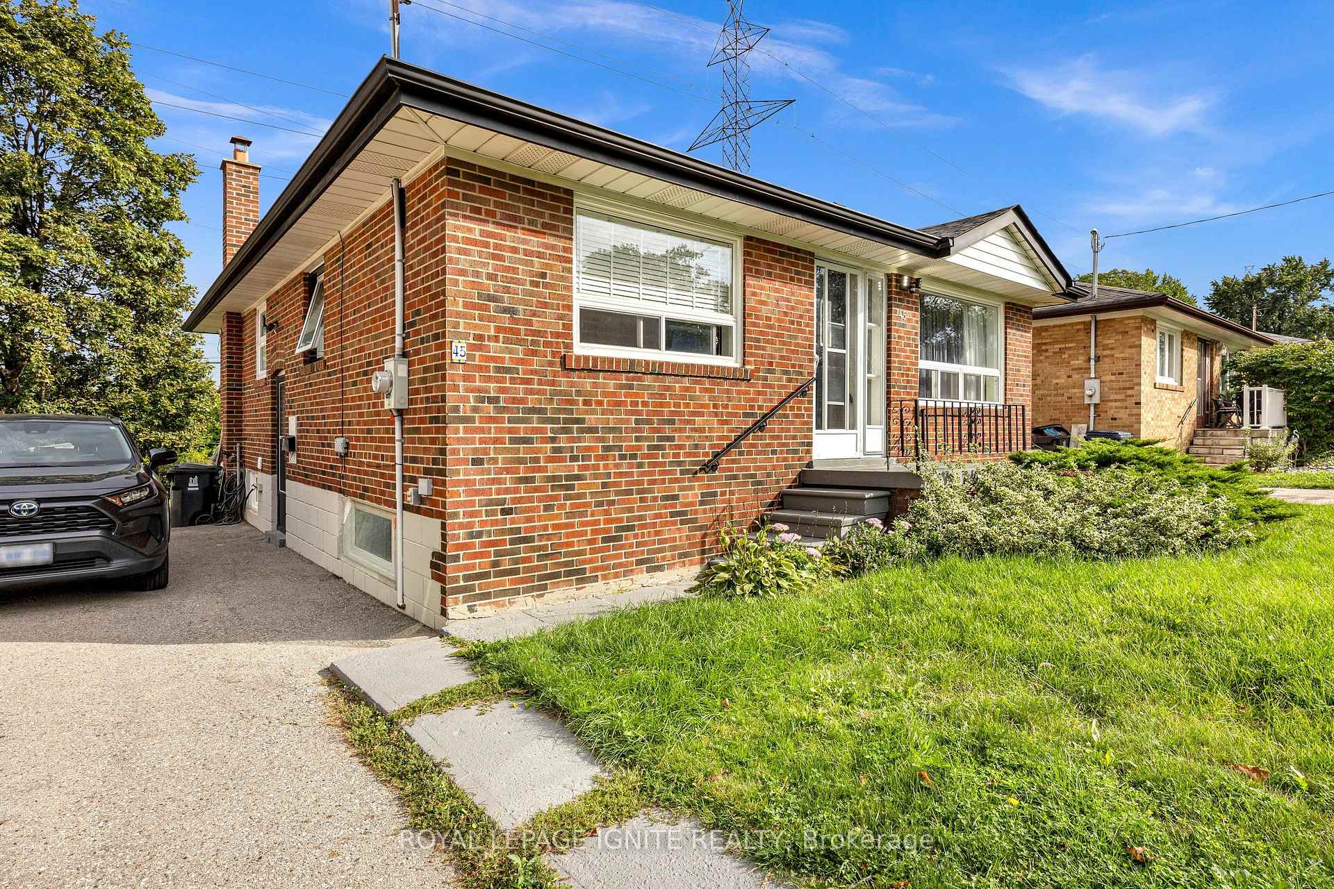 Photo 3 of 45 Redwater Drive, Etobicoke, Rexdale-Kipling — HOMEH