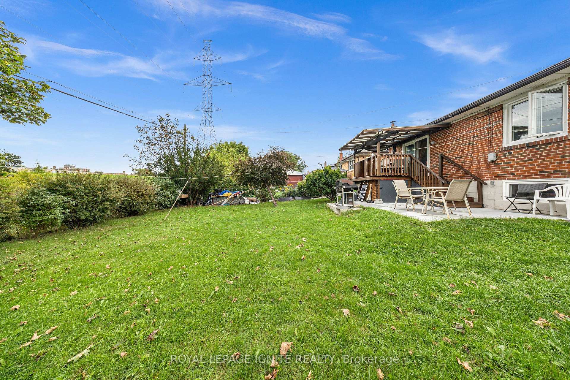 Photo 6 of 45 Redwater Drive, Etobicoke, Rexdale-Kipling — HOMEH