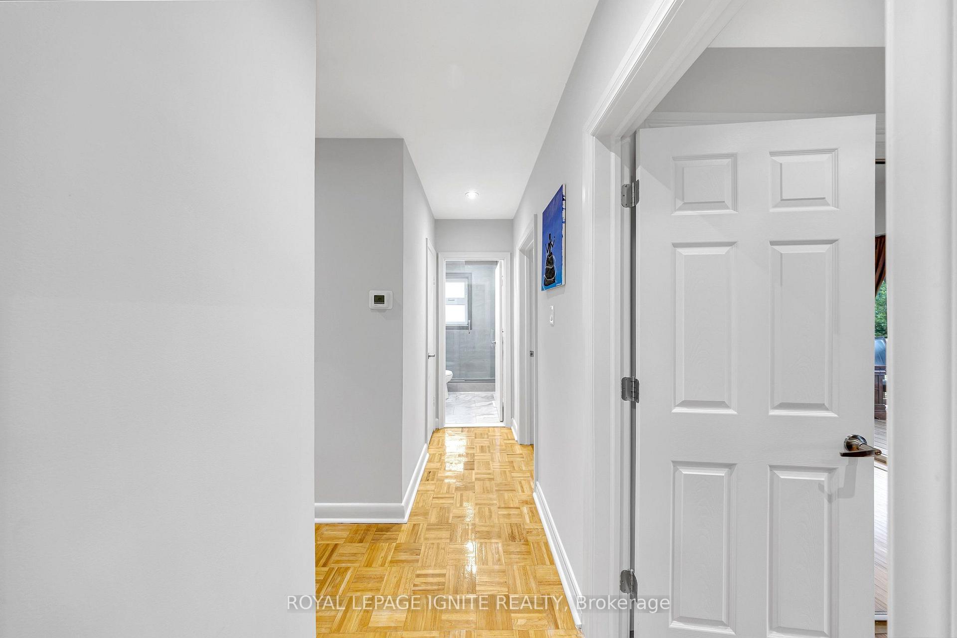 Photo 23 of 45 Redwater Drive, Etobicoke, Rexdale-Kipling — HOMEH