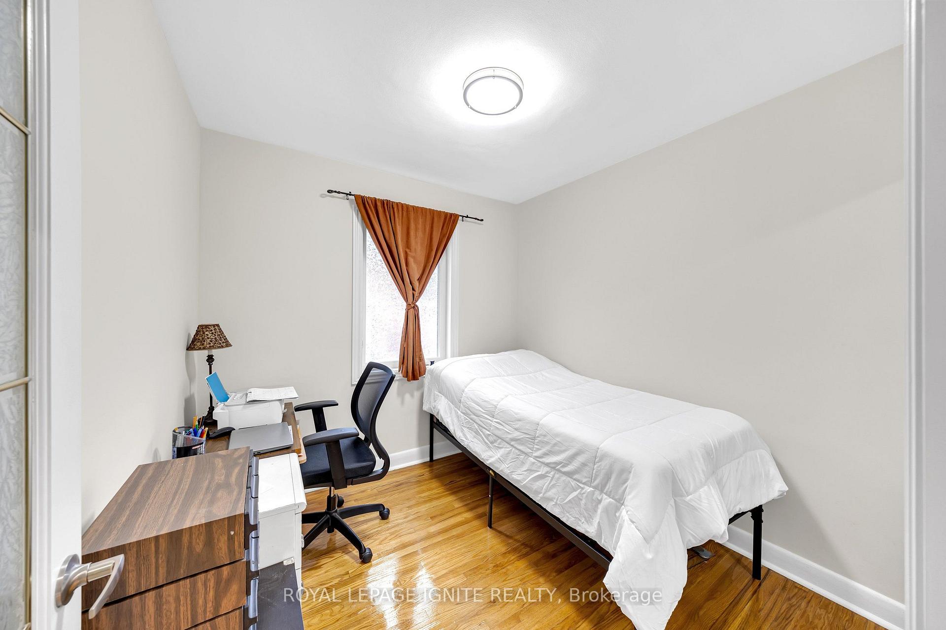 Photo 28 of 45 Redwater Drive, Etobicoke, Rexdale-Kipling — HOMEH