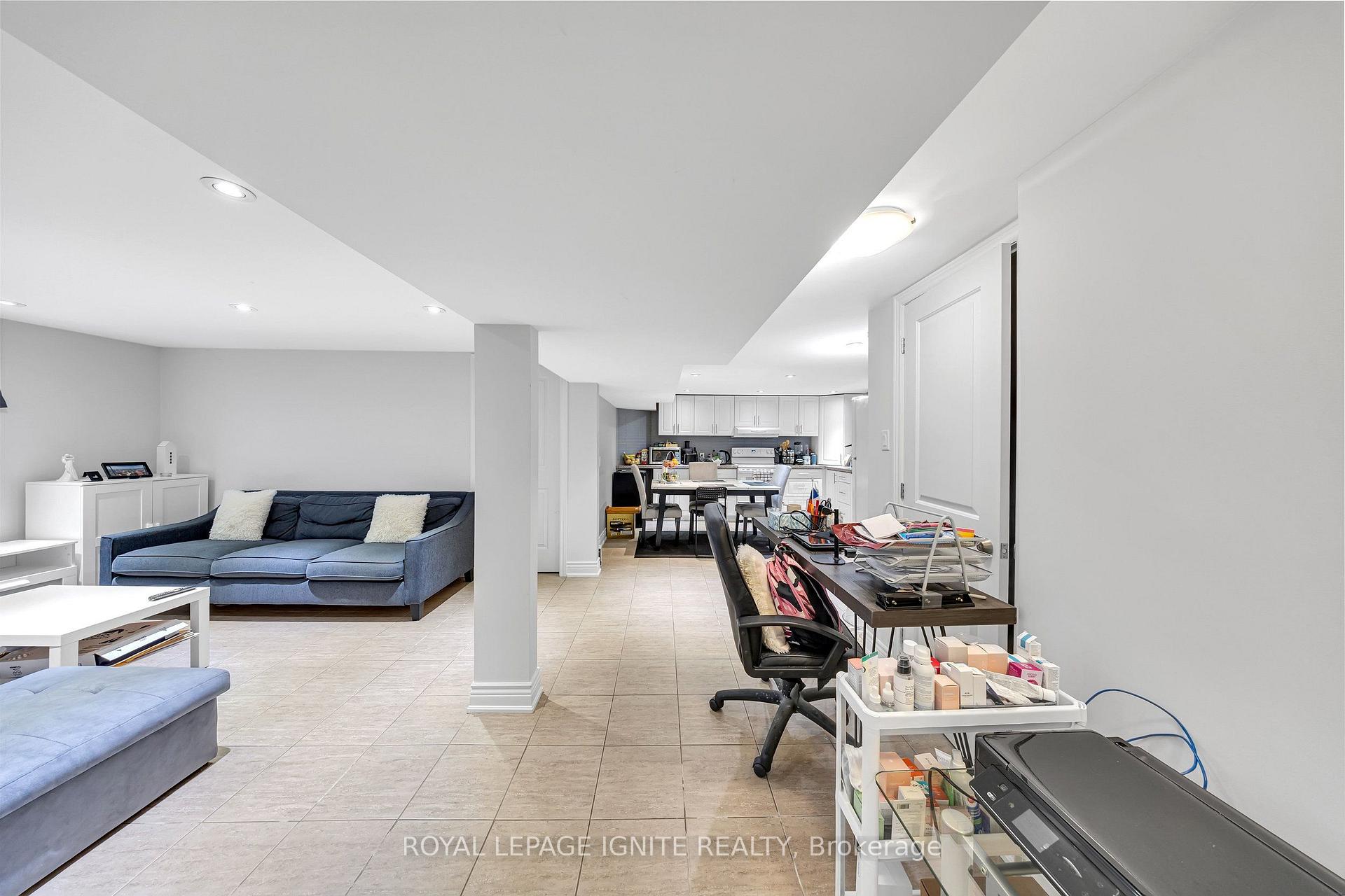Photo 35 of 45 Redwater Drive, Etobicoke, Rexdale-Kipling — HOMEH