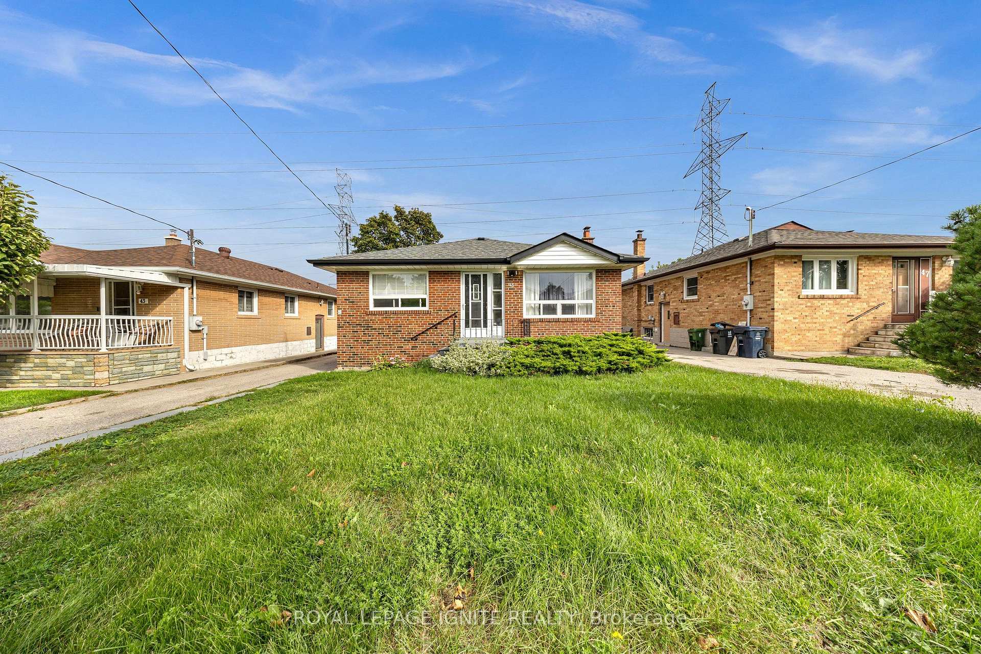 Photo 36 of 45 Redwater Drive, Etobicoke, Rexdale-Kipling — HOMEH