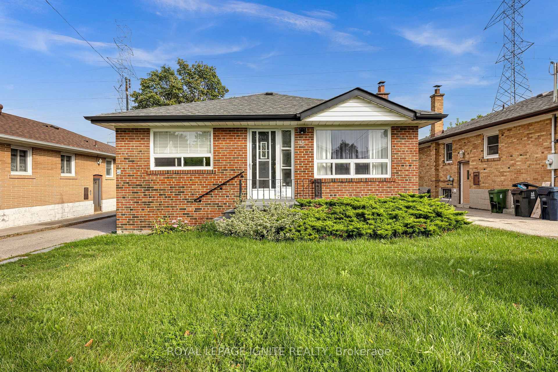 Photo 37 of 45 Redwater Drive, Etobicoke, Rexdale-Kipling — HOMEH