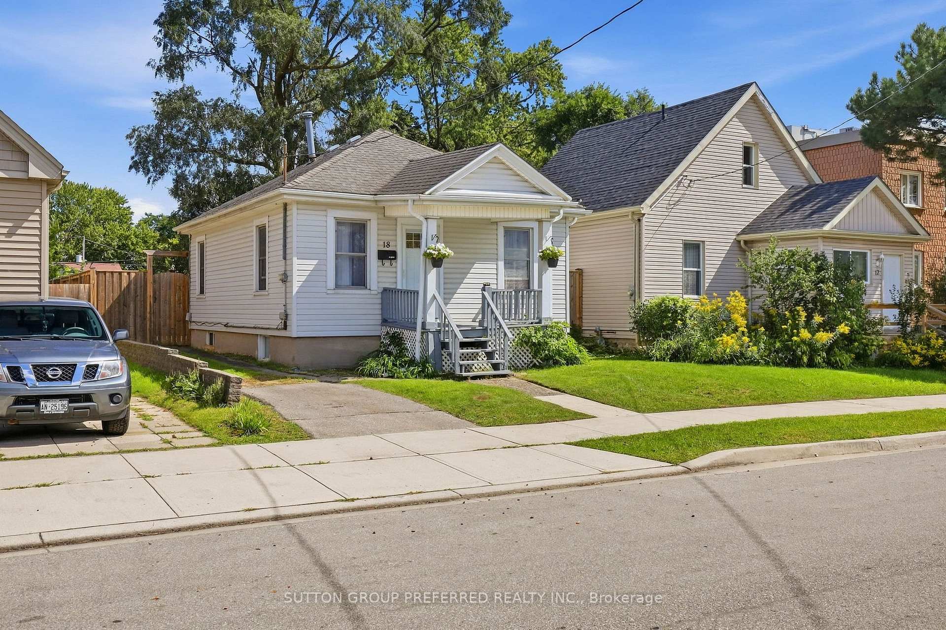 Front of 18 Hyla Street
