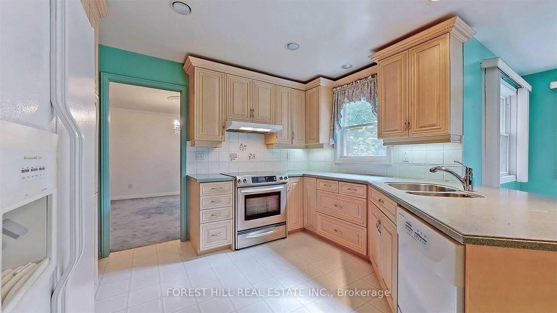 Photo 5 of 78 Mossgrove Trail, North York, St. Andrew-Windfields — HOMEH