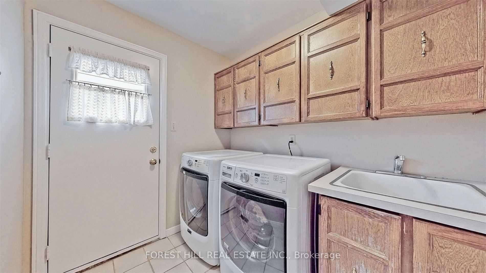 Photo 17 of 78 Mossgrove Trail, North York, St. Andrew-Windfields — HOMEH