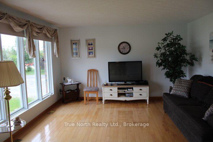 Photo 7 of 286 Government Road N, Kapuskasing — HOMEH