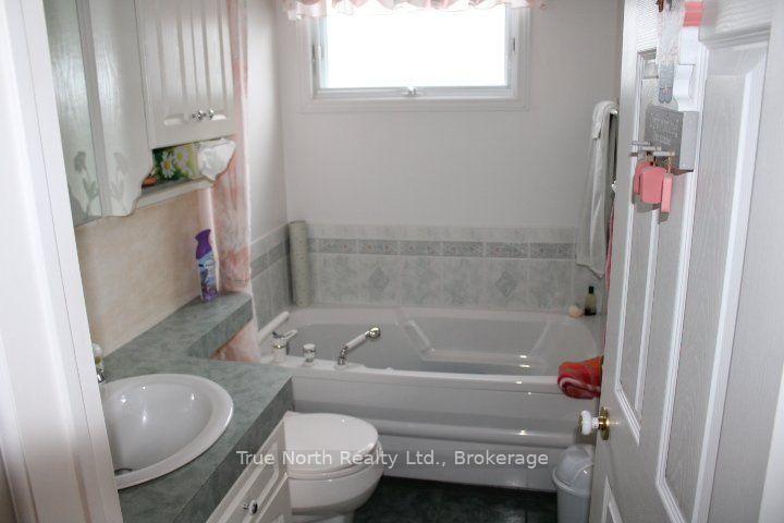 Photo 10 of 286 Government Road N, Kapuskasing — HOMEH