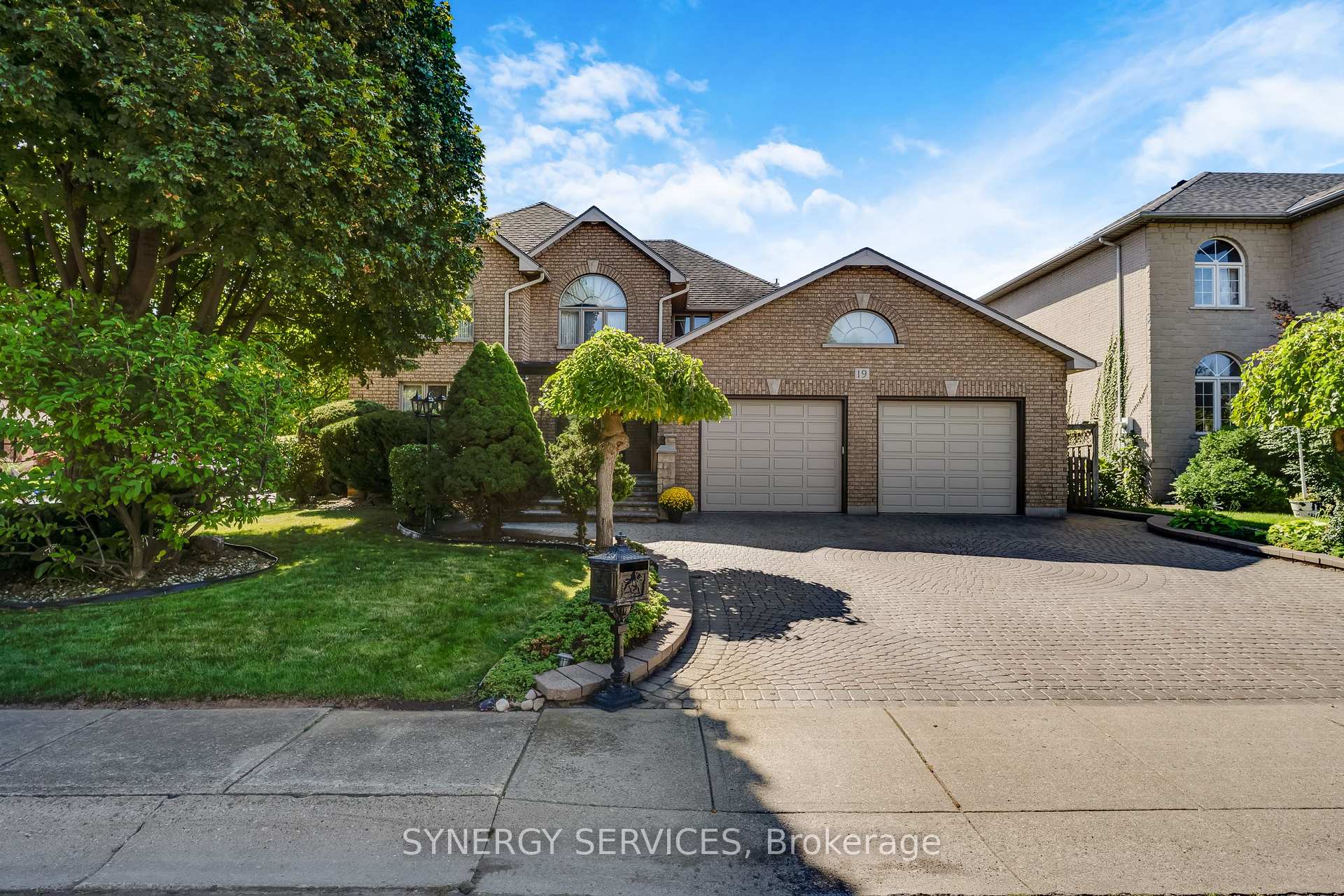 Photo 2 of 19 Susan Drive, Hamilton, Gurnett — HOMEH