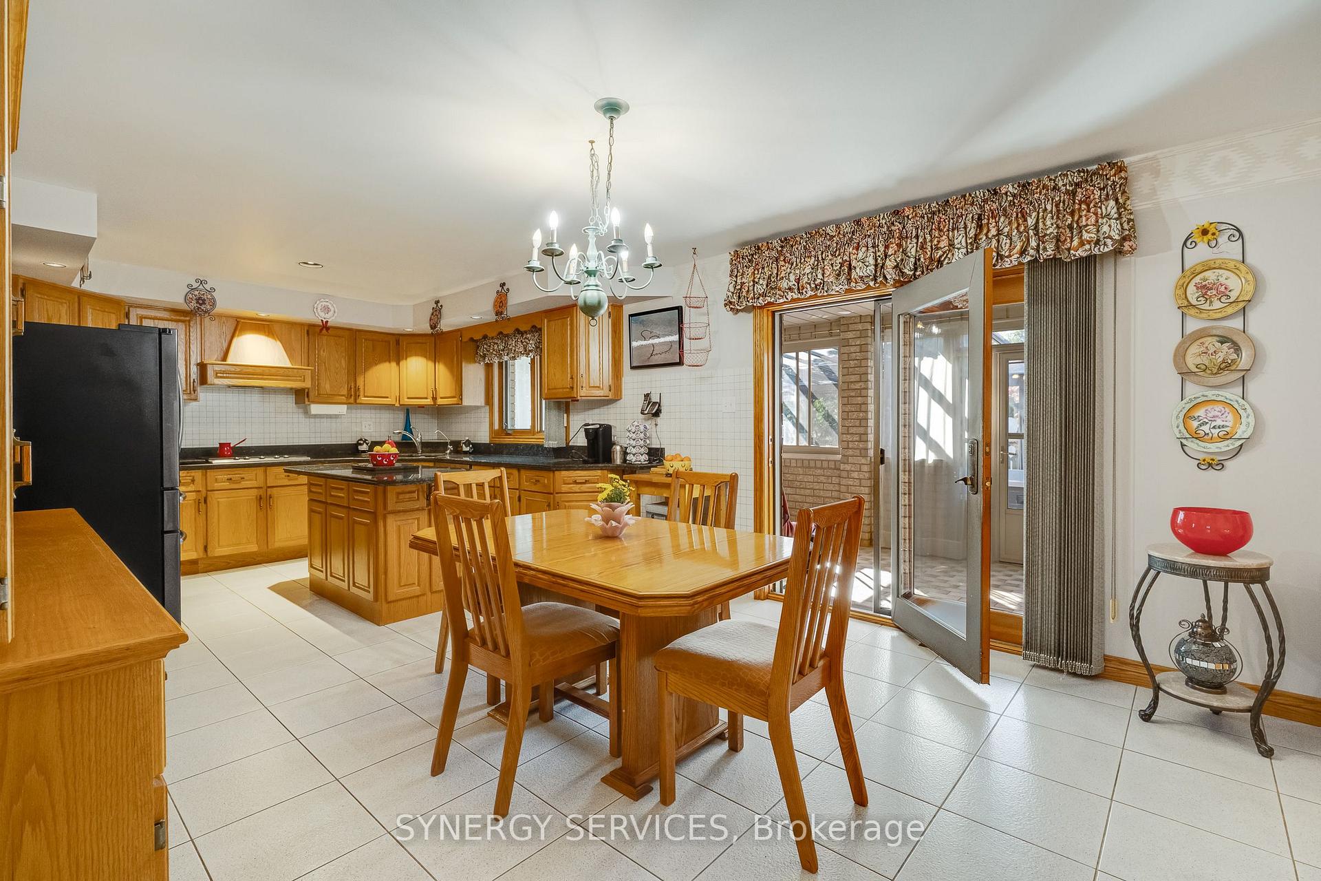 Photo 7 of 19 Susan Drive, Hamilton, Gurnett — HOMEH