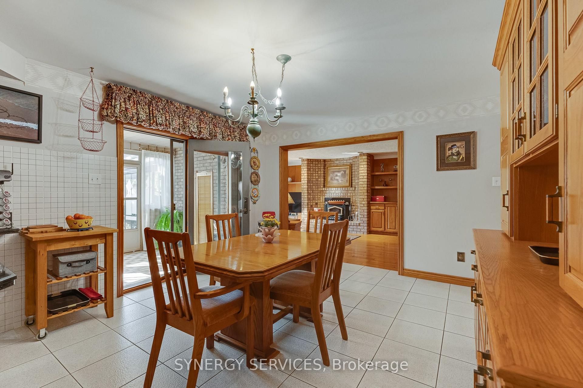 Photo 10 of 19 Susan Drive, Hamilton, Gurnett — HOMEH