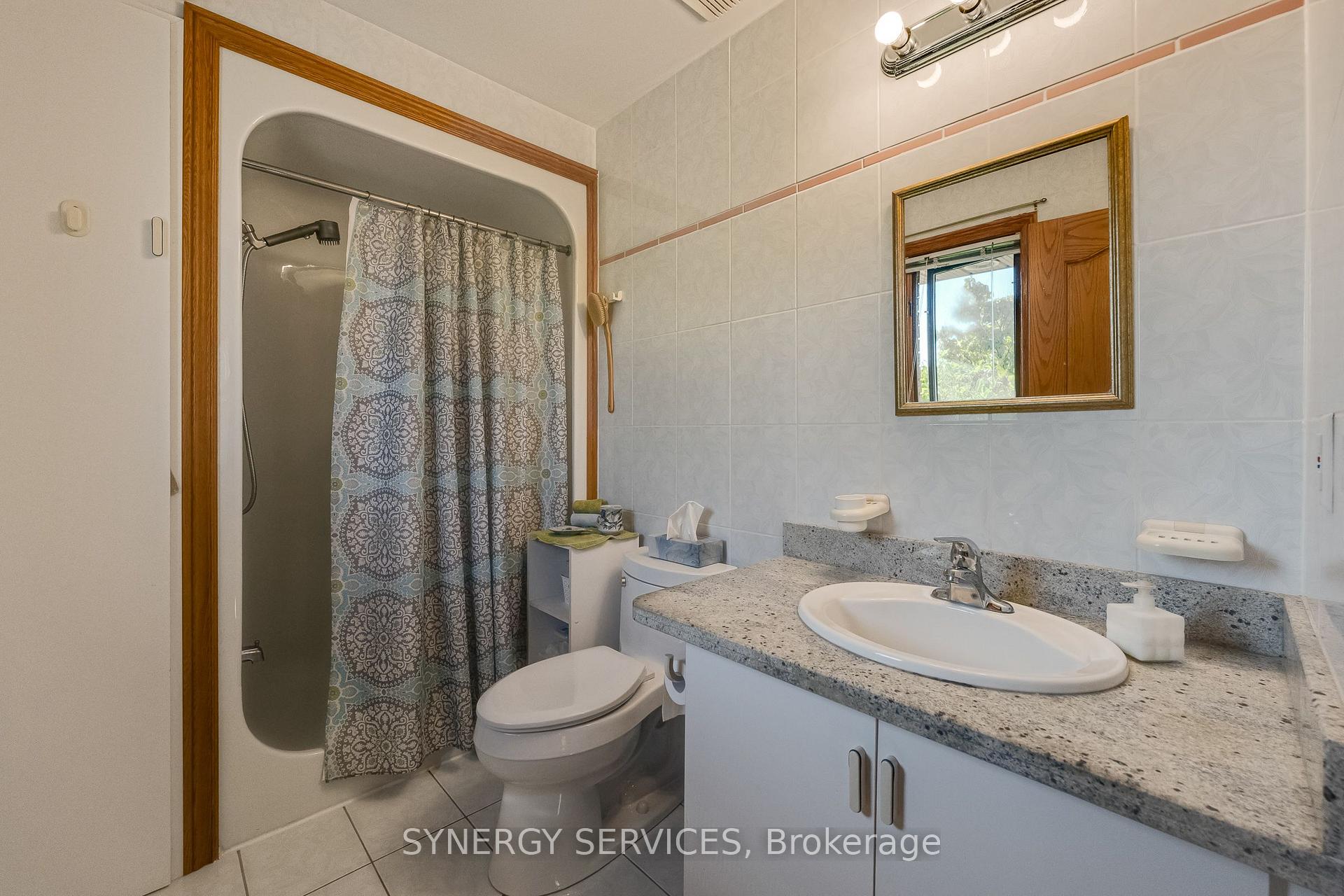 Photo 17 of 19 Susan Drive, Hamilton, Gurnett — HOMEH