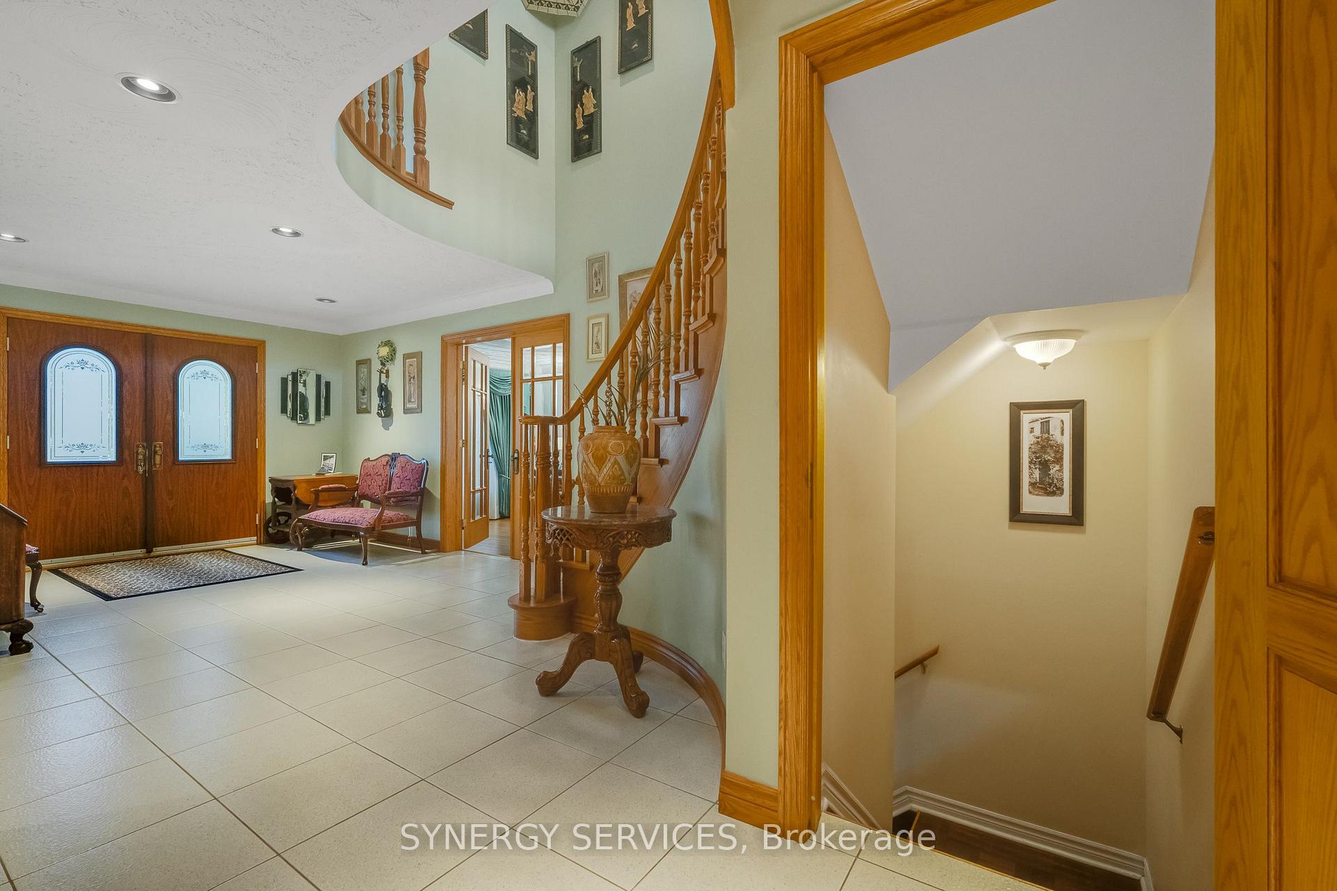 Photo 21 of 19 Susan Drive, Hamilton, Gurnett — HOMEH