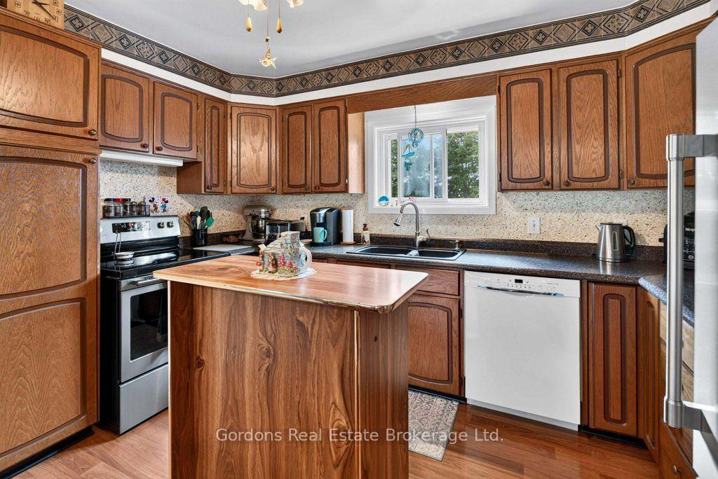 Photo 23 of 1442 County Road 10, Prince Edward County, Athol Ward — HOMEH