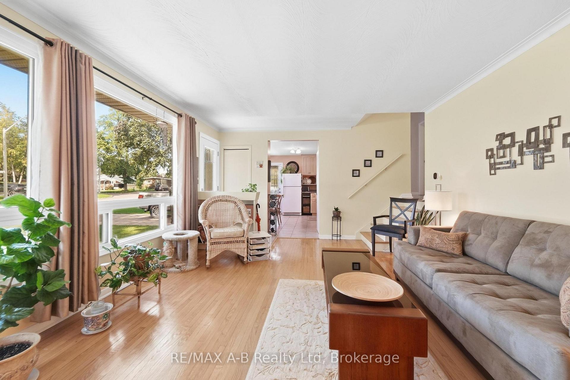 Photo 12 of 164 Redford Crescent, Stratford — HOMEH