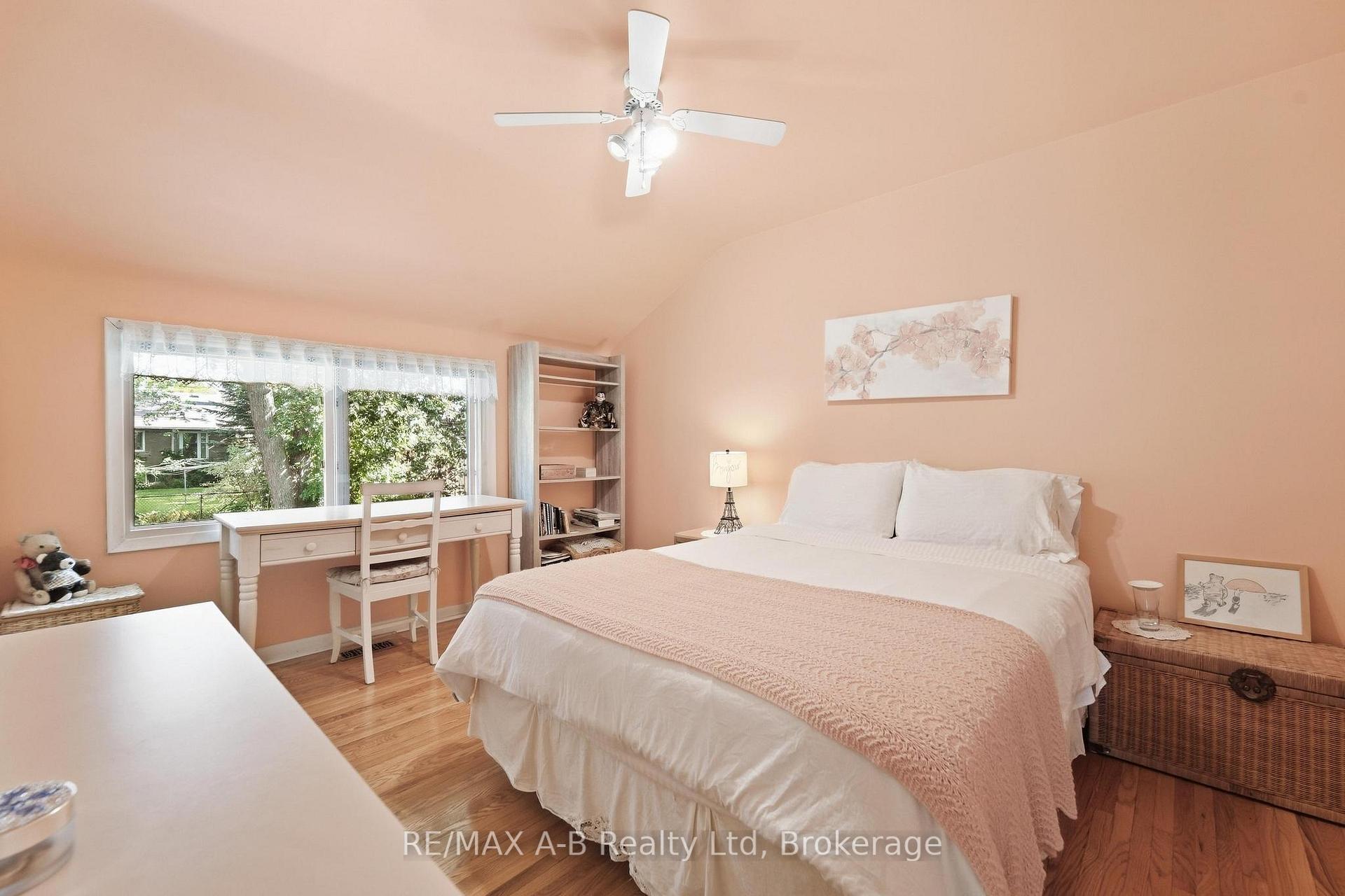 Photo 14 of 164 Redford Crescent, Stratford — HOMEH