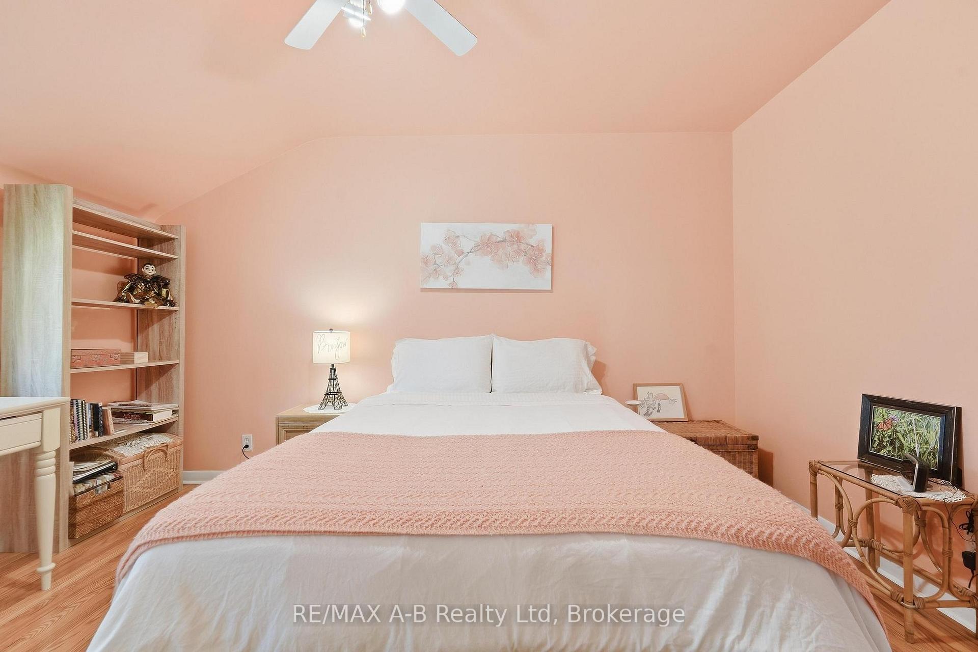 Photo 15 of 164 Redford Crescent, Stratford — HOMEH