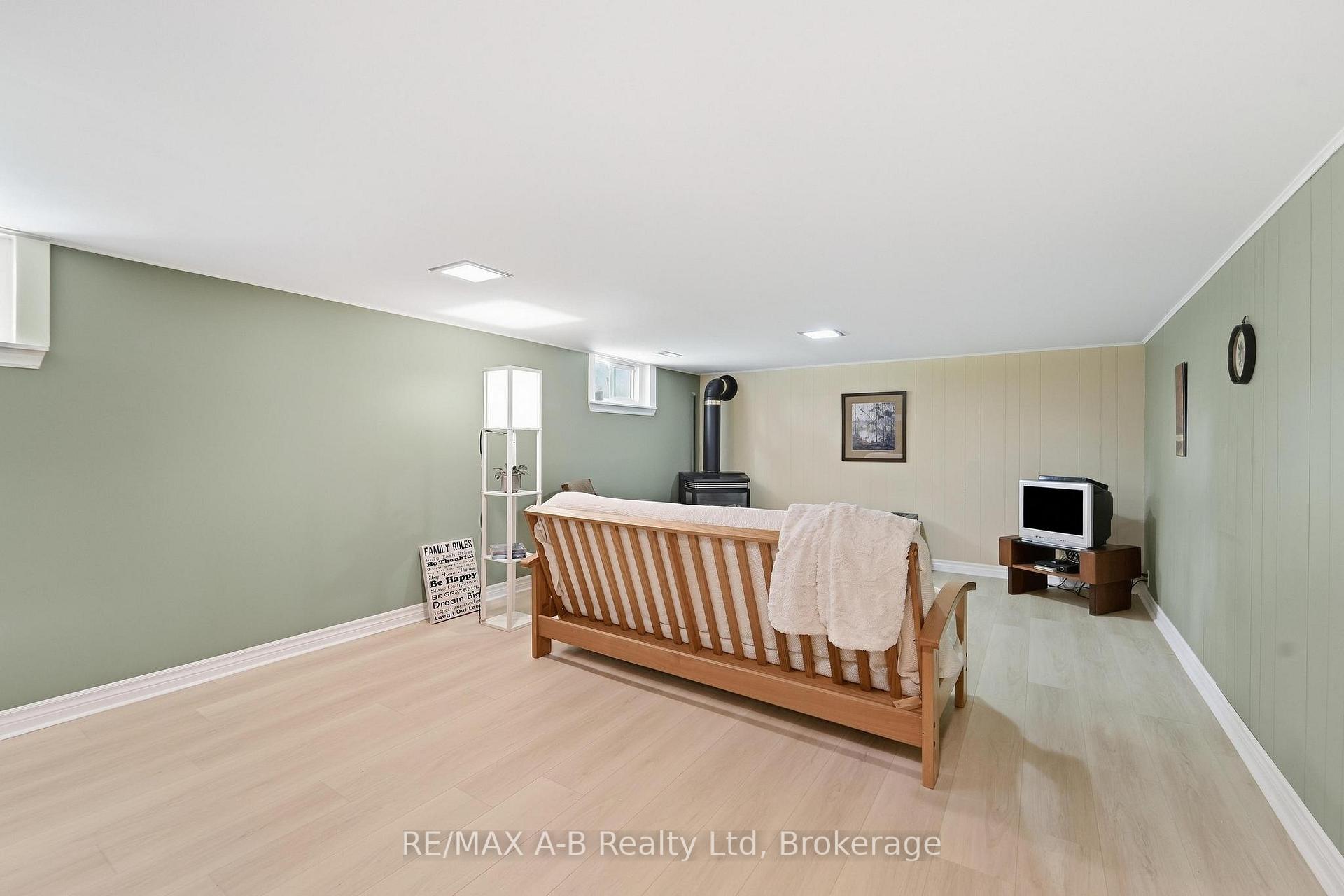 Photo 20 of 164 Redford Crescent, Stratford — HOMEH