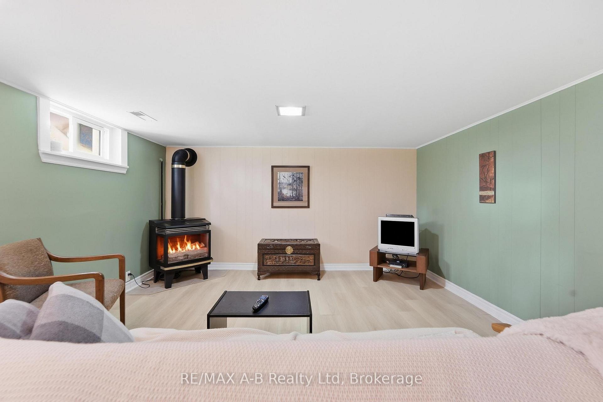 Photo 21 of 164 Redford Crescent, Stratford — HOMEH