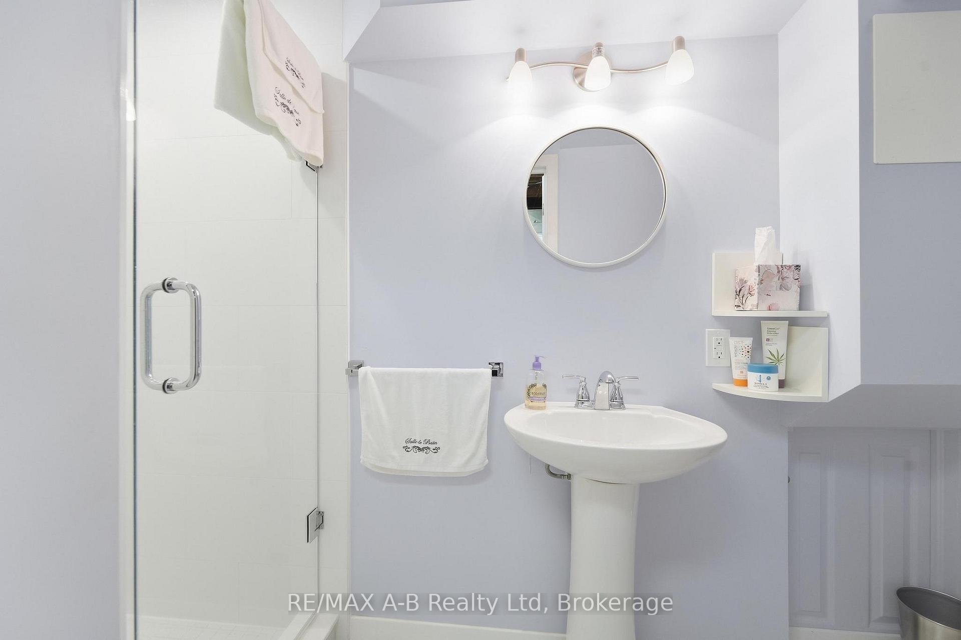 Photo 22 of 164 Redford Crescent, Stratford — HOMEH