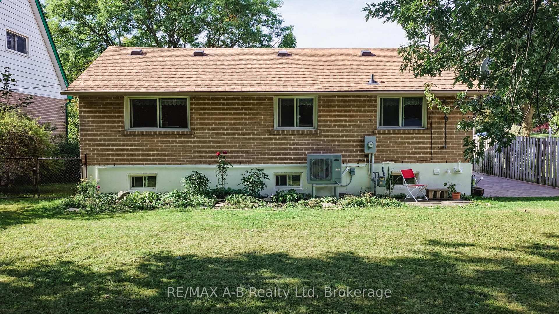Photo 24 of 164 Redford Crescent, Stratford — HOMEH