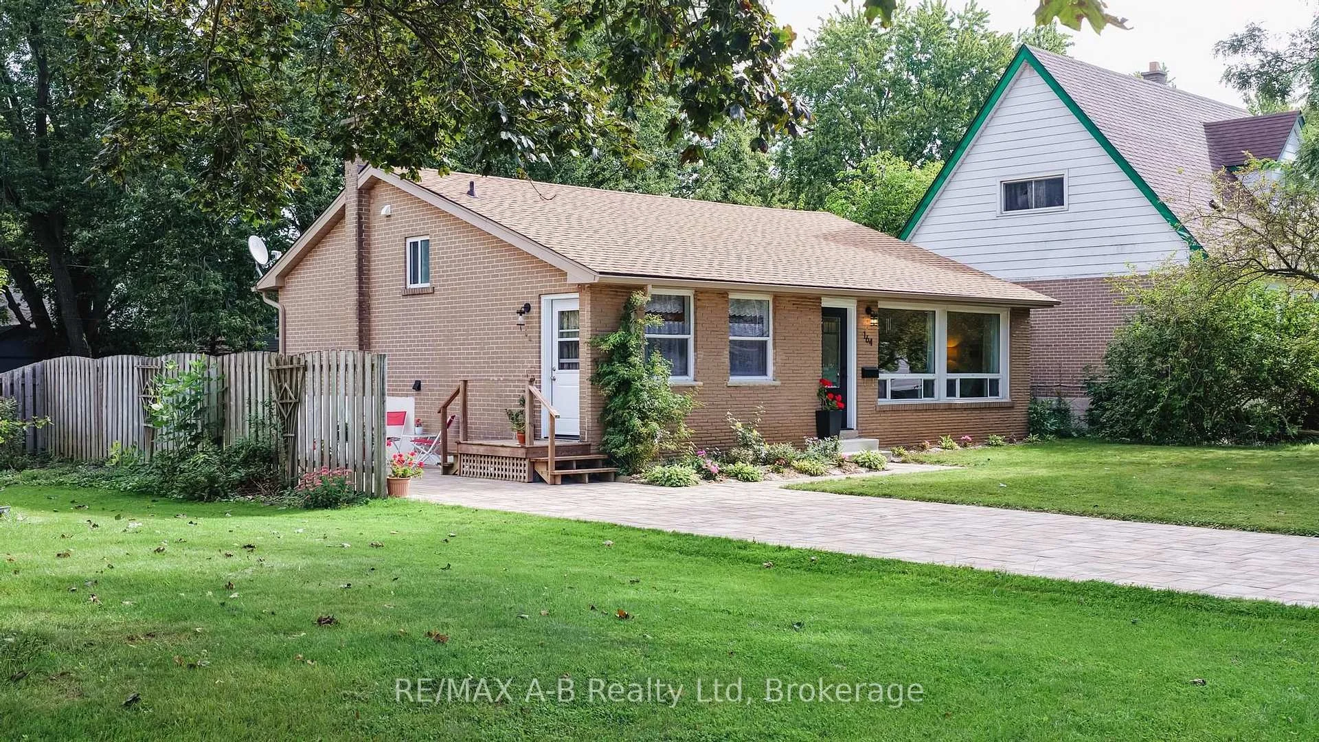 Photo 5 of 164 Redford Crescent, Stratford — HOMEH