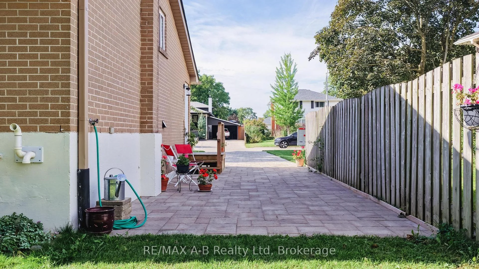 Photo 26 of 164 Redford Crescent, Stratford — HOMEH