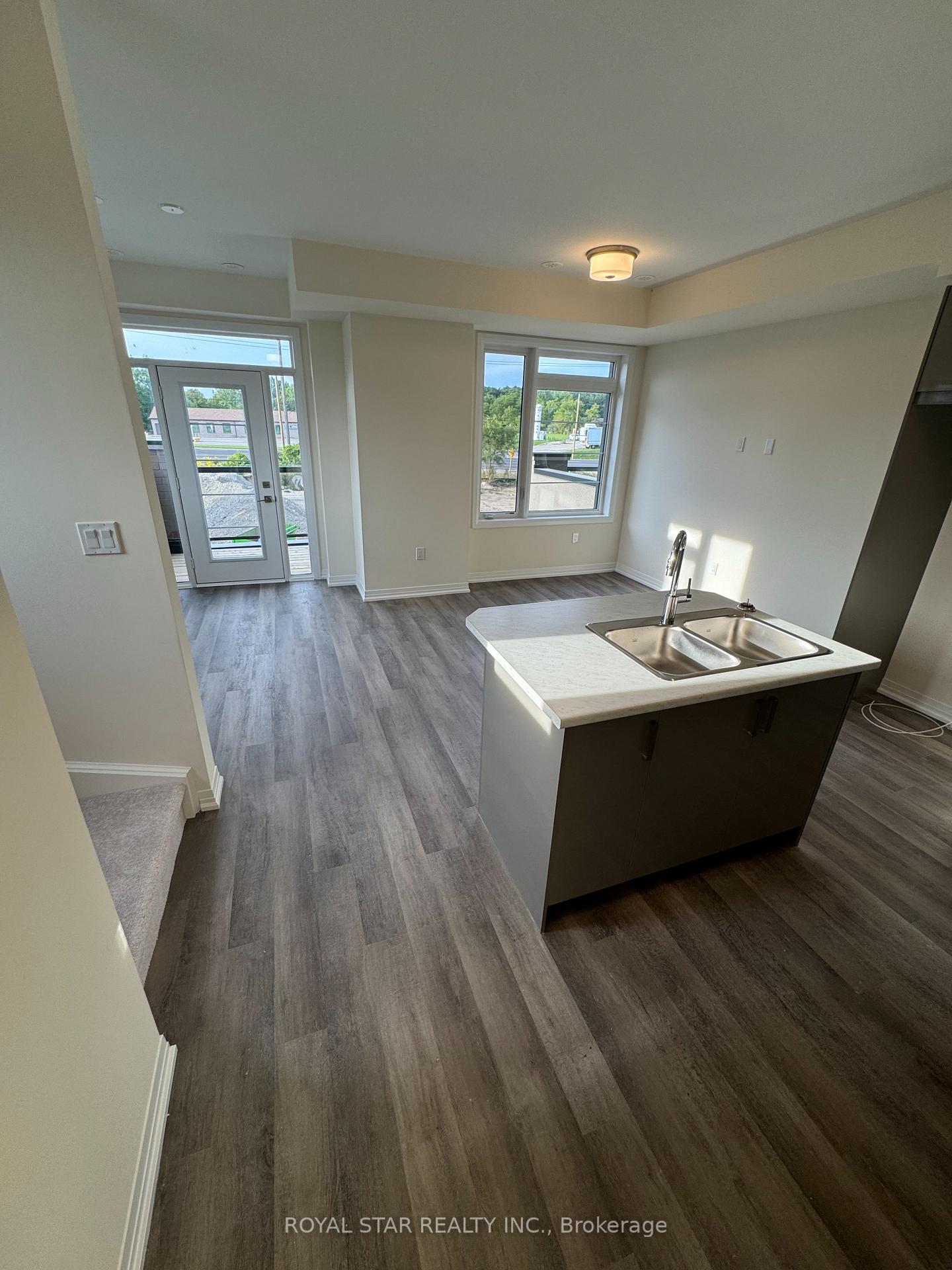 Photo 3 of 660 Colborne Street, Brantford, East Ward — HOMEH