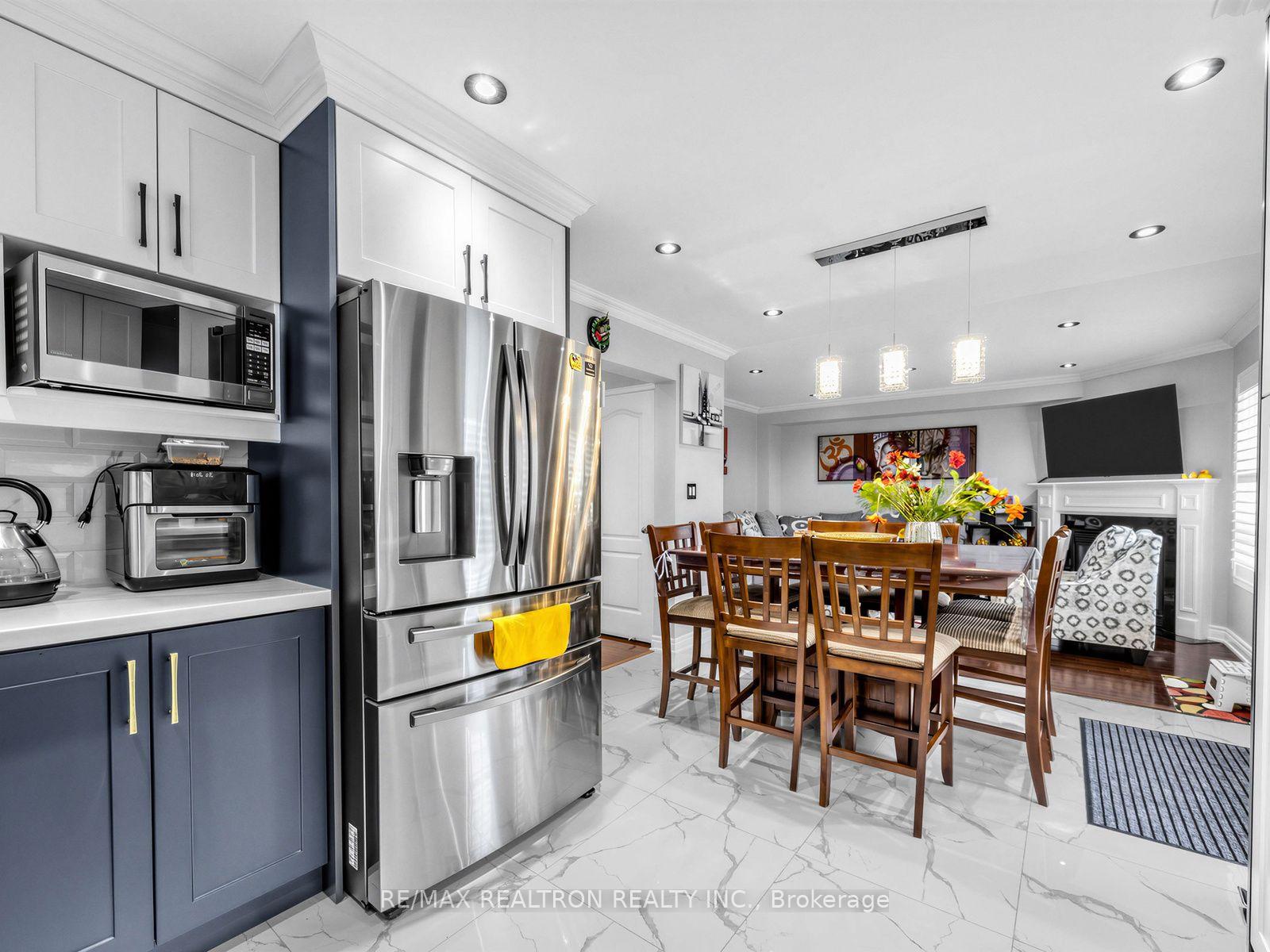 Photo 10 of 15 Middlecote Drive, Ajax, Northeast Ajax — HOMEH