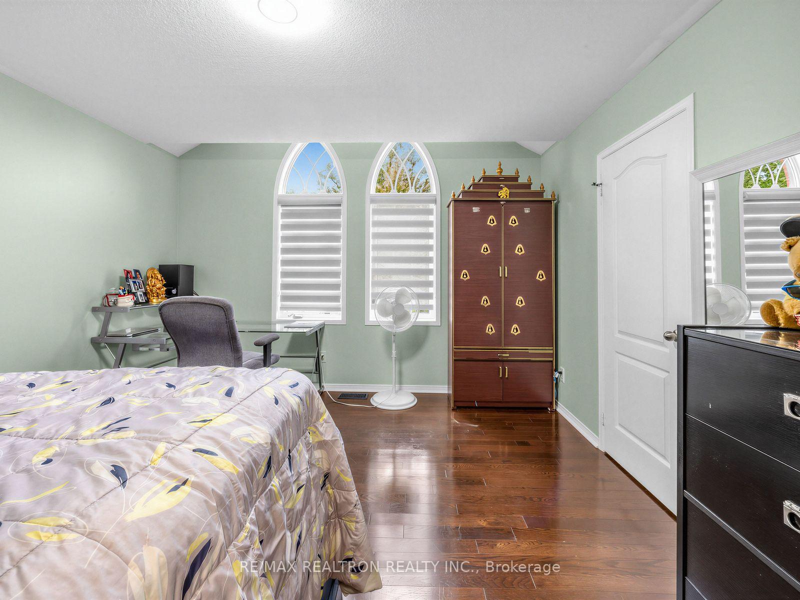 Photo 12 of 15 Middlecote Drive, Ajax, Northeast Ajax — HOMEH