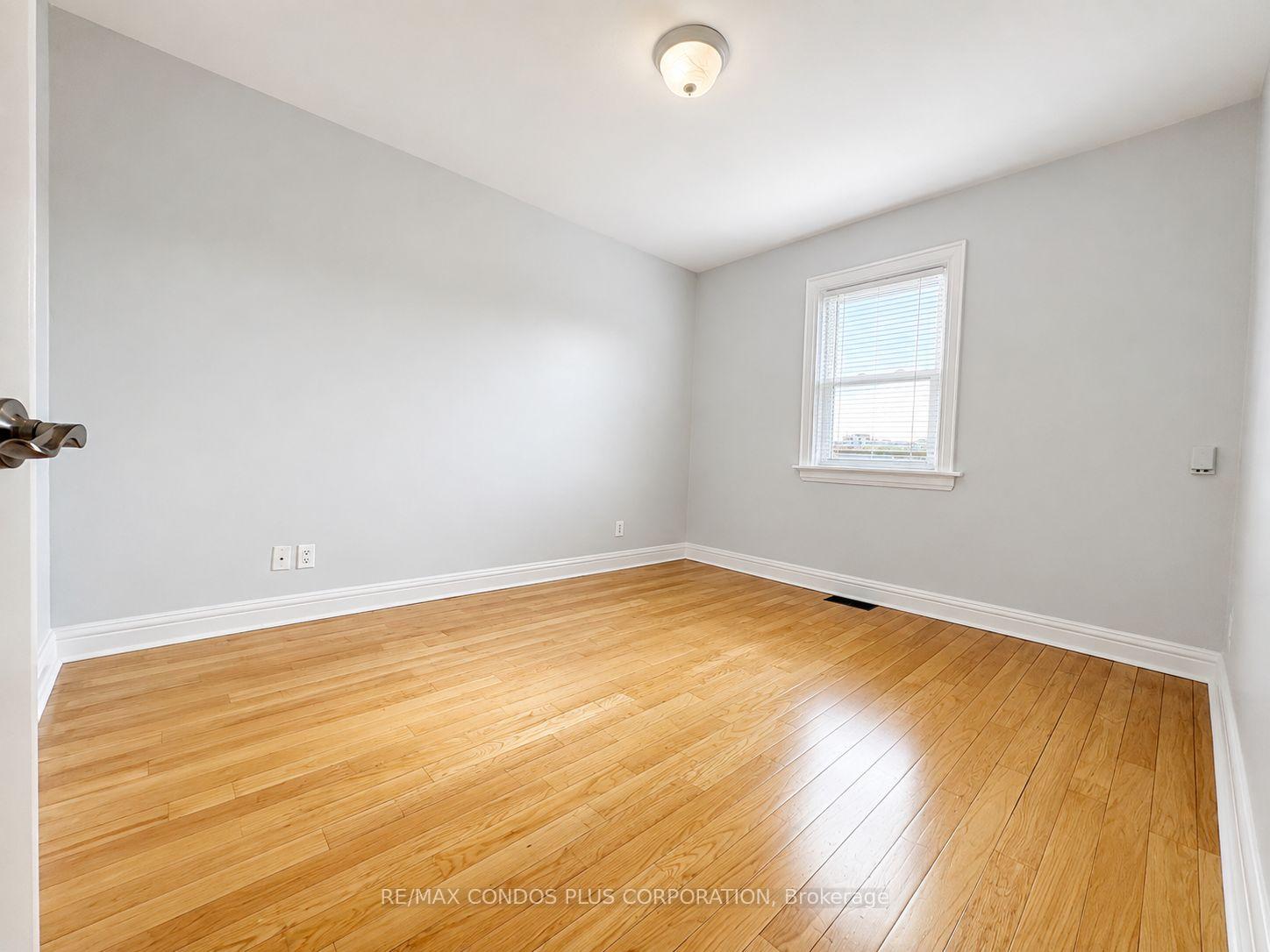Photo 2 of Unit Upper Floor, 60 Kane Avenue, Toronto, Keelesdale-Eglinton West — HOMEH