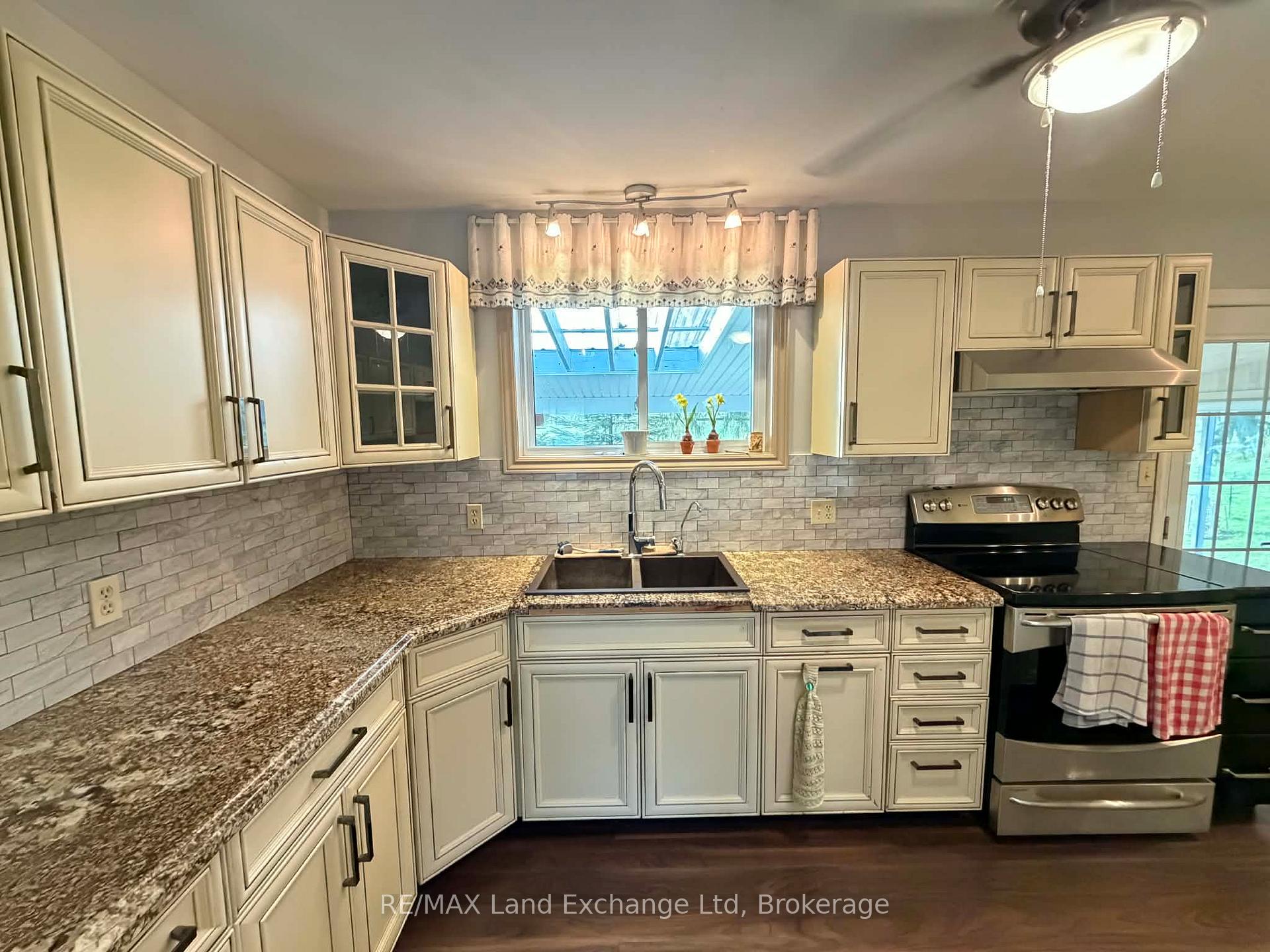 Photo 6 of 44 Briarwood Crescent, North Huron, Wingham — HOMEH