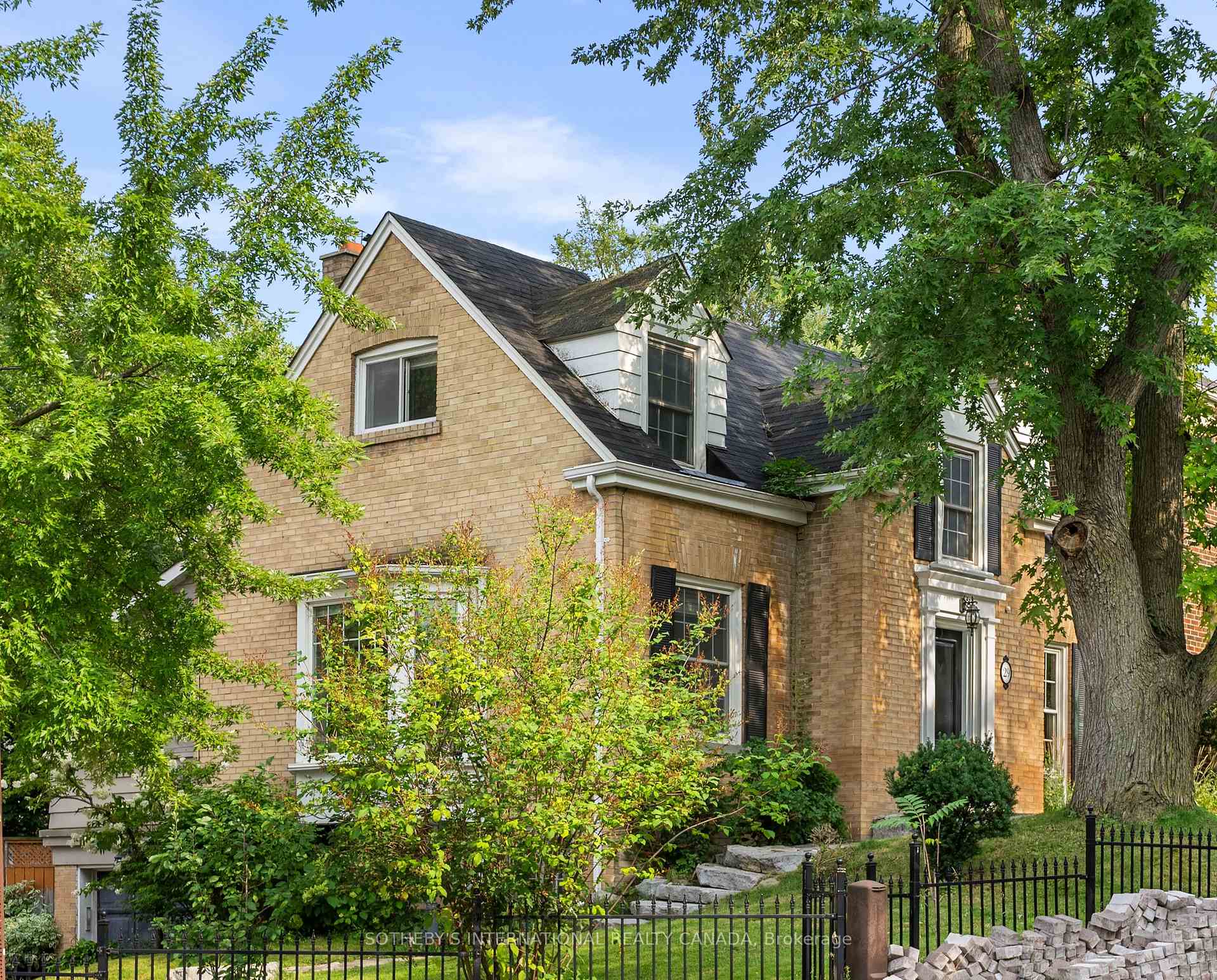 Photo 2 of 29 Highbourne Avenue, Toronto, Yonge-St. Clair — HOMEH