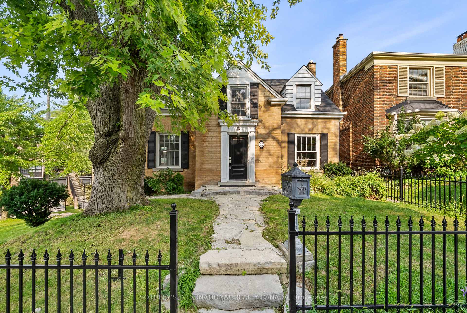 Photo 3 of 29 Highbourne Avenue, Toronto, Yonge-St. Clair — HOMEH