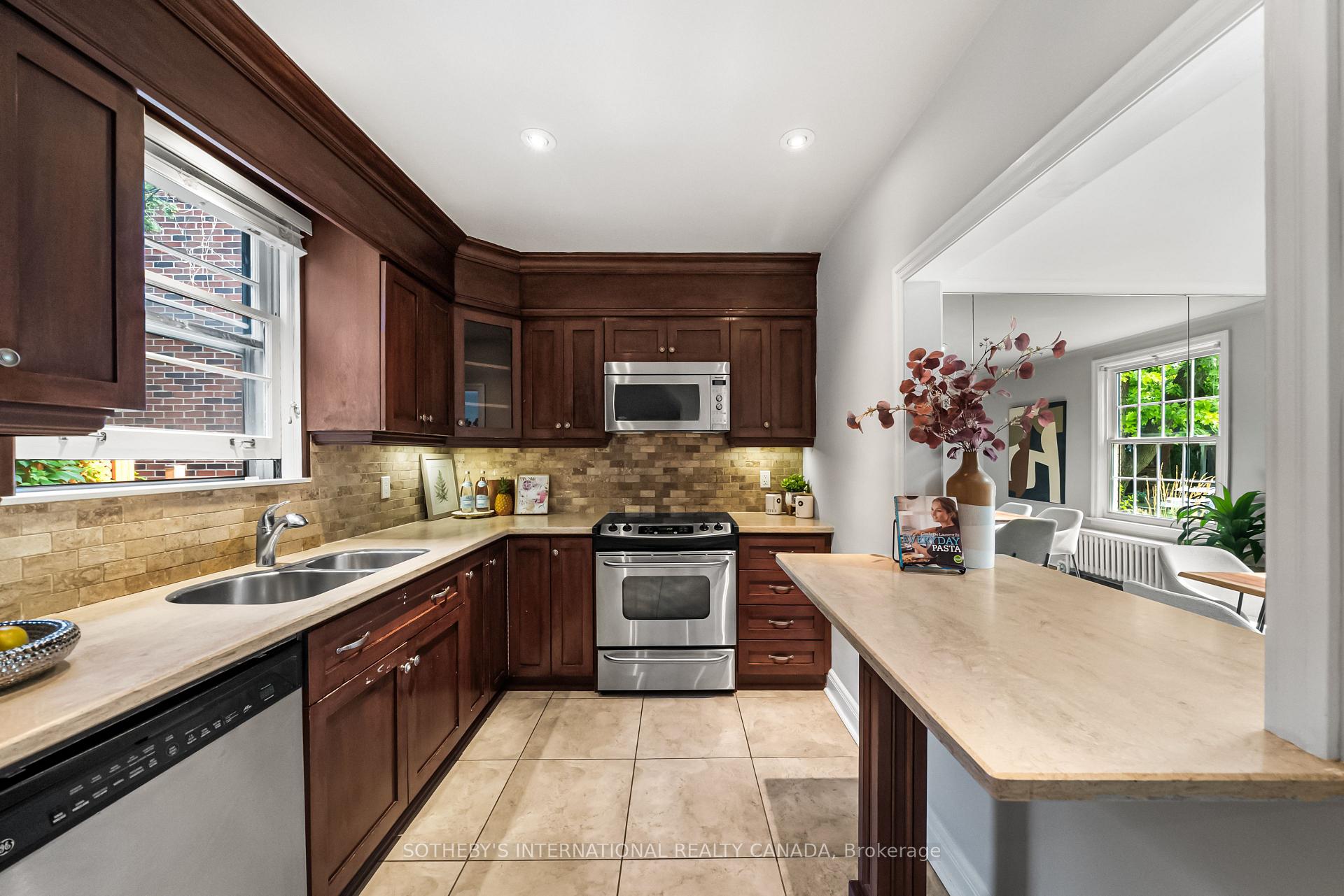 Photo 11 of 29 Highbourne Avenue, Toronto, Yonge-St. Clair — HOMEH
