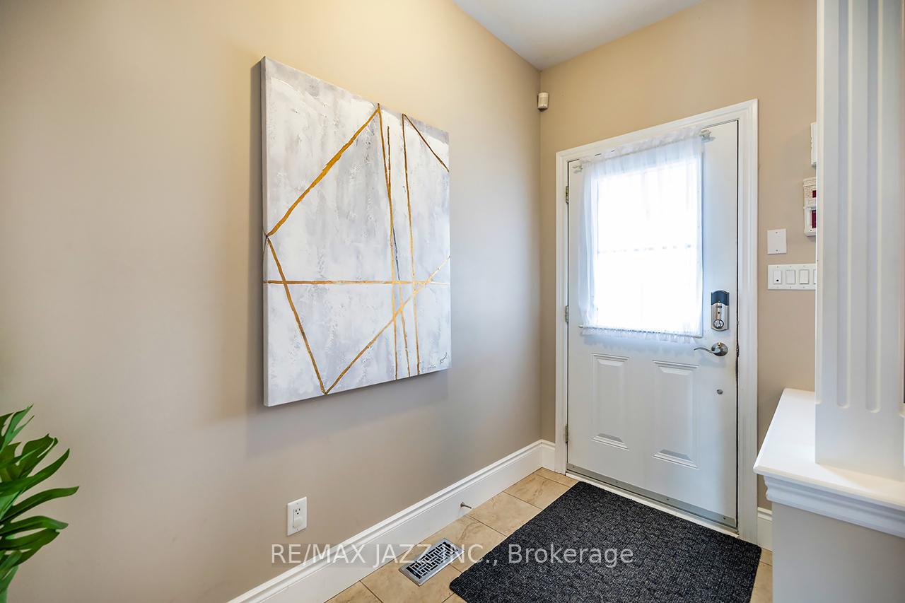 Photo 4 of 892 Barbados Street, Oshawa, Northglen — HOMEH