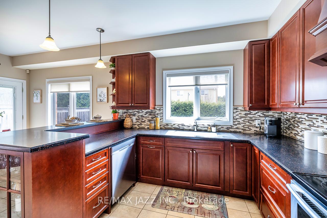 Photo 17 of 892 Barbados Street, Oshawa, Northglen — HOMEH