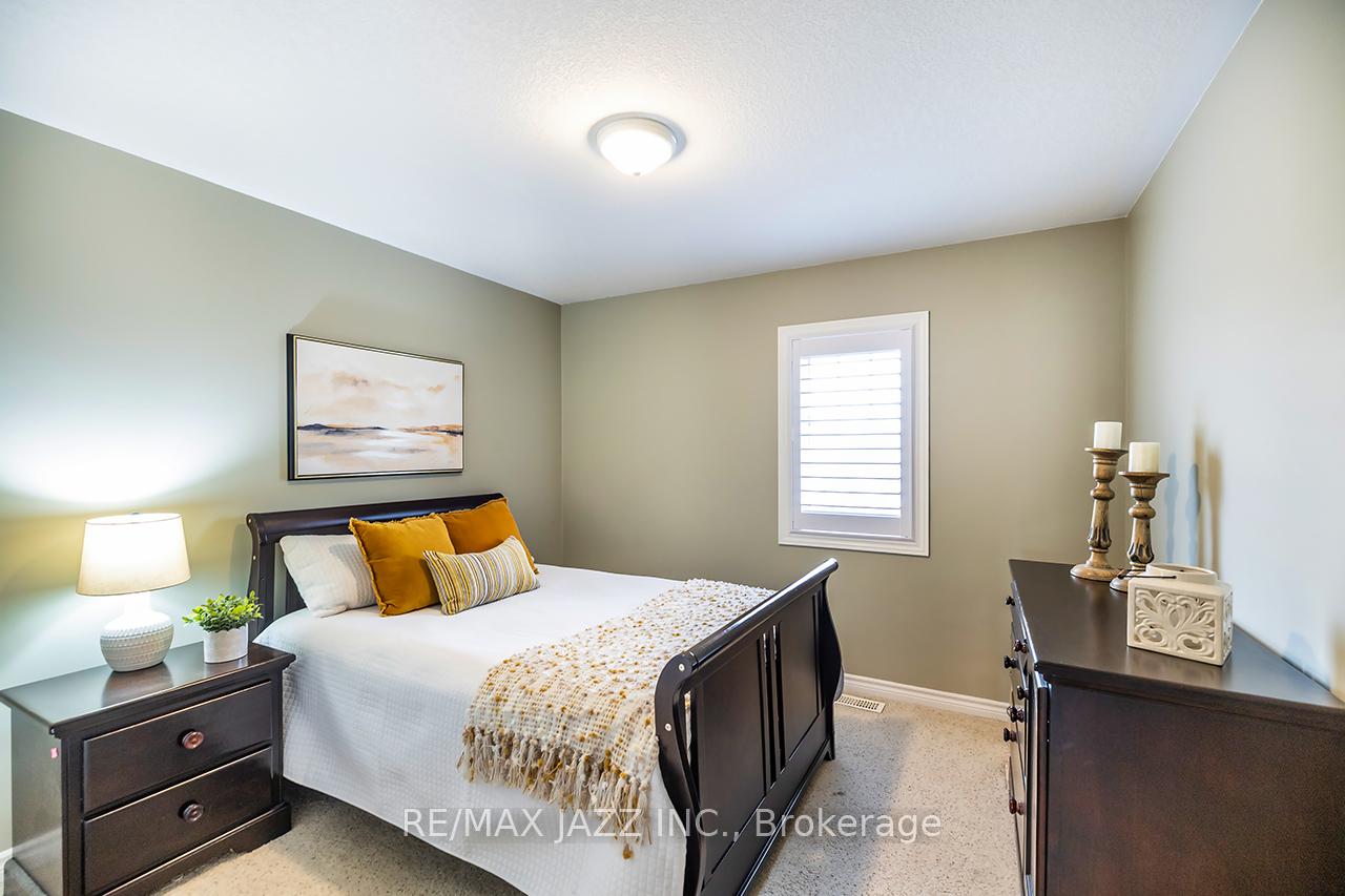 Photo 37 of 892 Barbados Street, Oshawa, Northglen — HOMEH