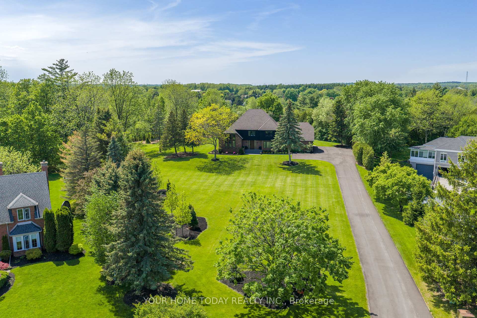 Photo 3 of 27 Chantelay Crescent, Halton Hills, Georgetown — HOMEH