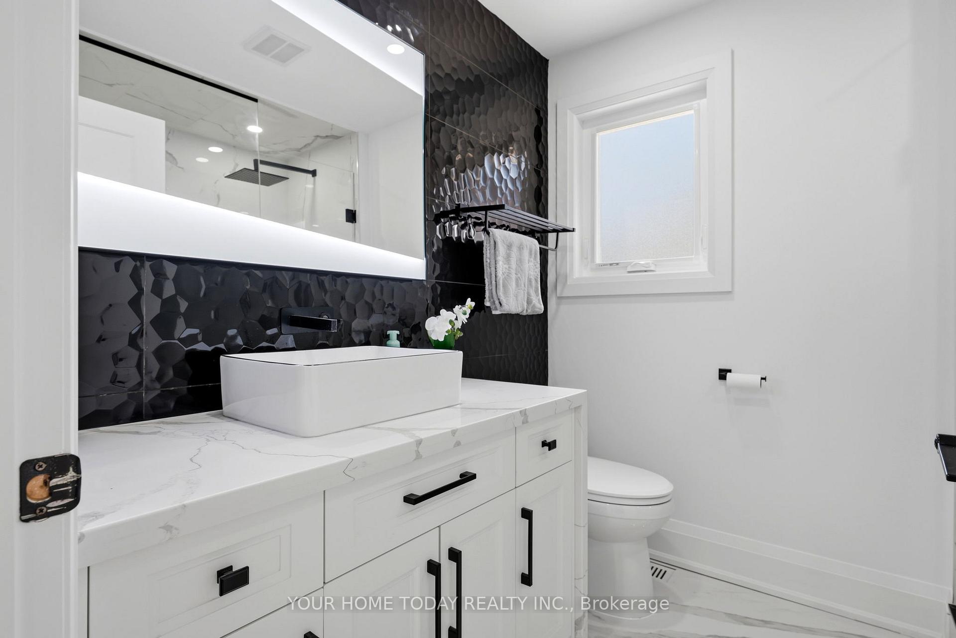 Photo 19 of 27 Chantelay Crescent, Halton Hills, Georgetown — HOMEH