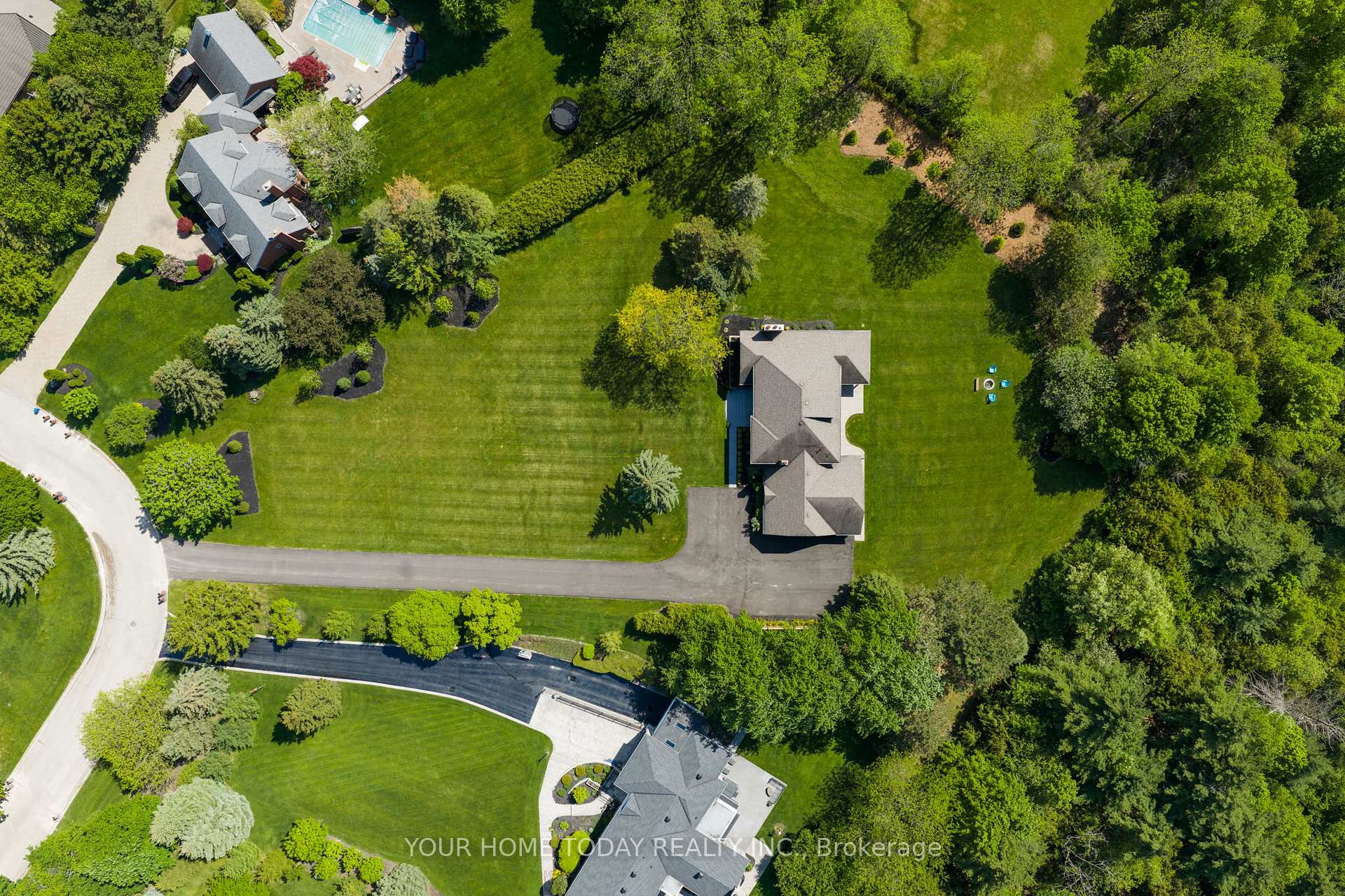 Photo 42 of 27 Chantelay Crescent, Halton Hills, Georgetown — HOMEH