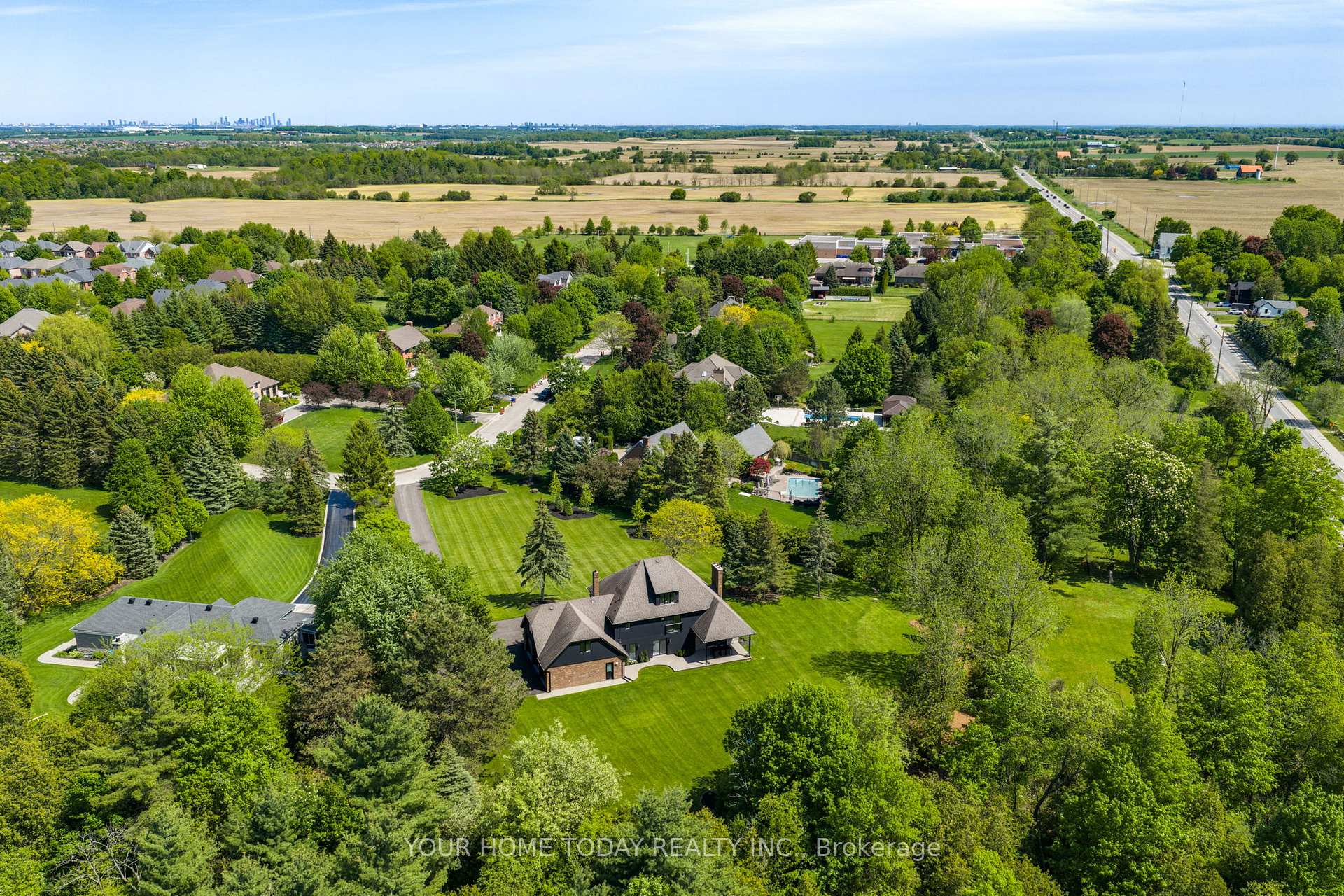 Photo 45 of 27 Chantelay Crescent, Halton Hills, Georgetown — HOMEH